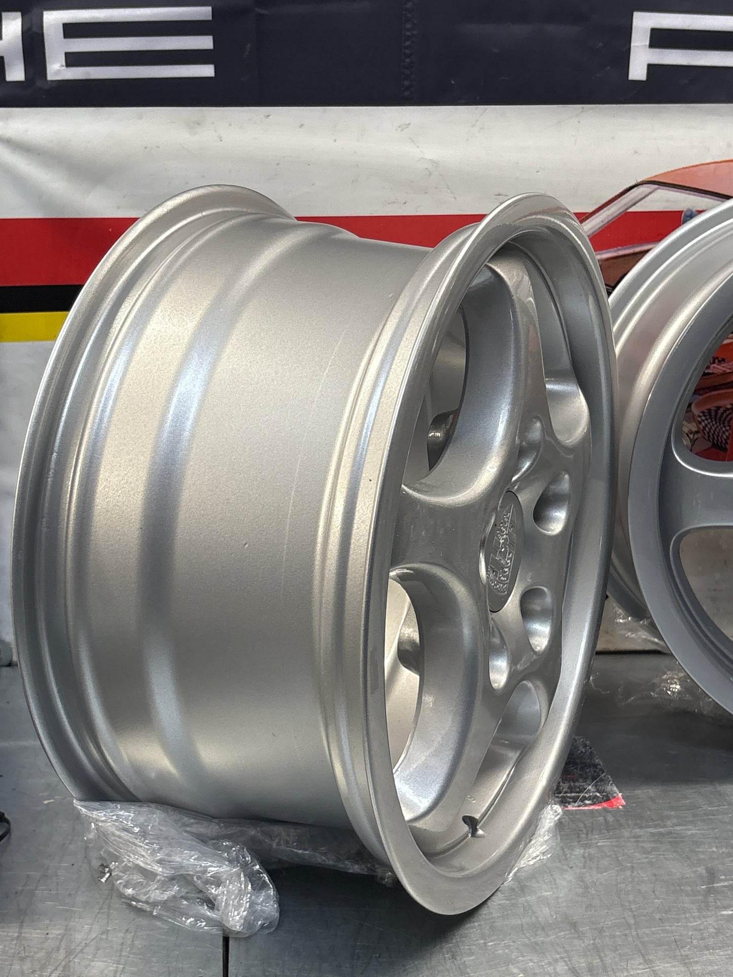 Porsche 944 968 16 inch alloy wheel set, refurbished 94436211400 / 94436211600