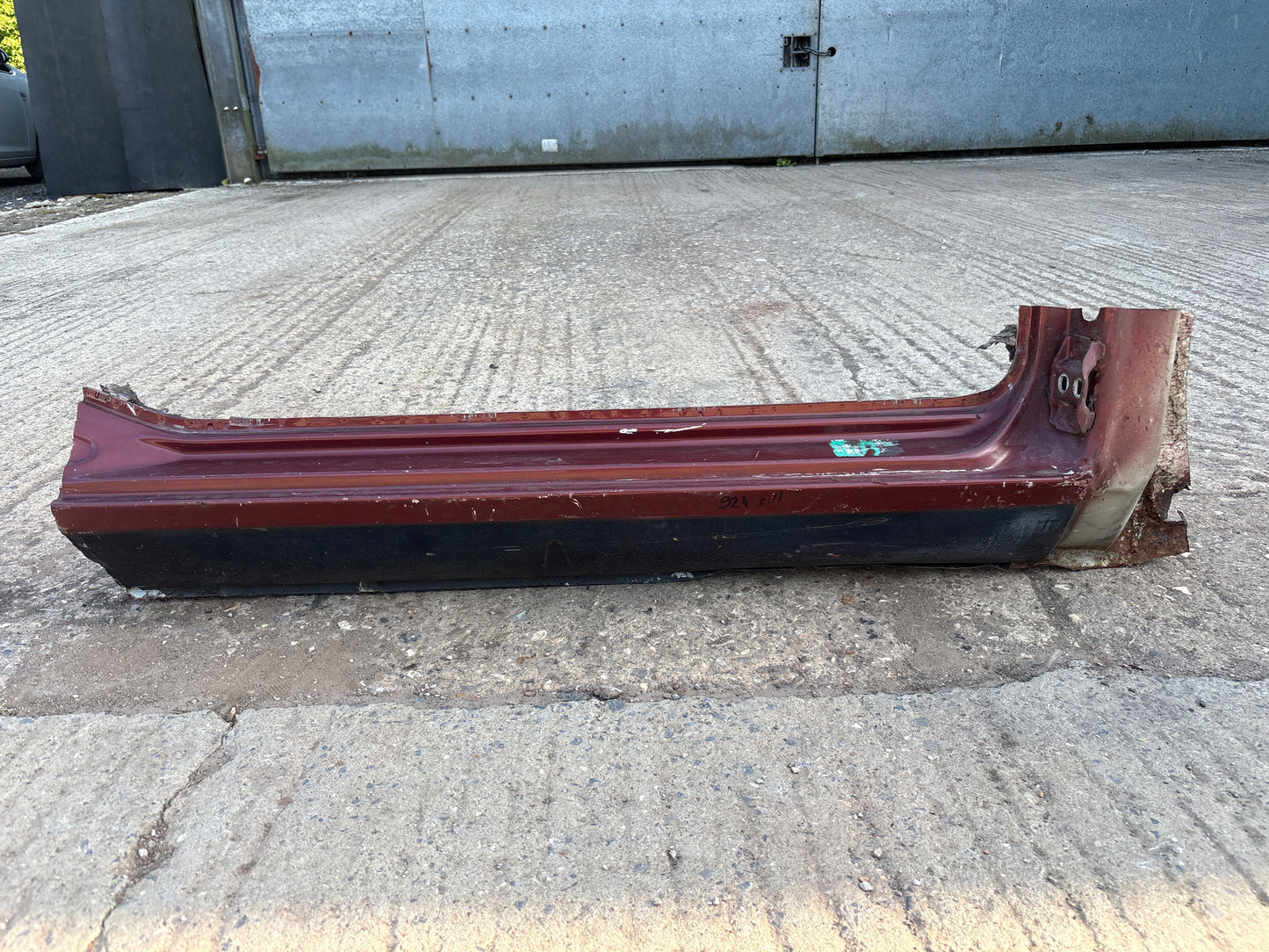Porsche 924 right sill section cut