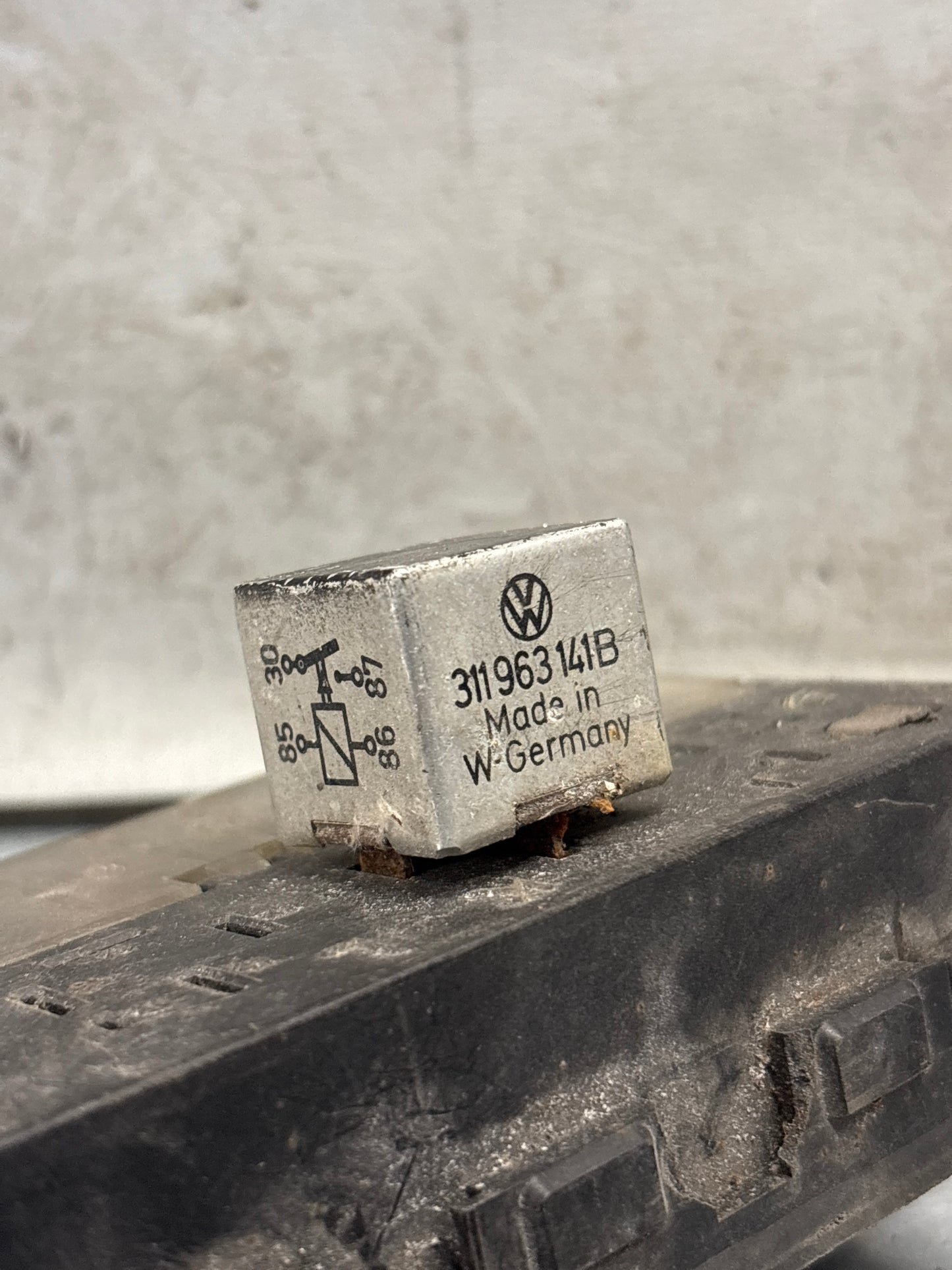 Porsche 924 944 relay fuse board, used 171941813