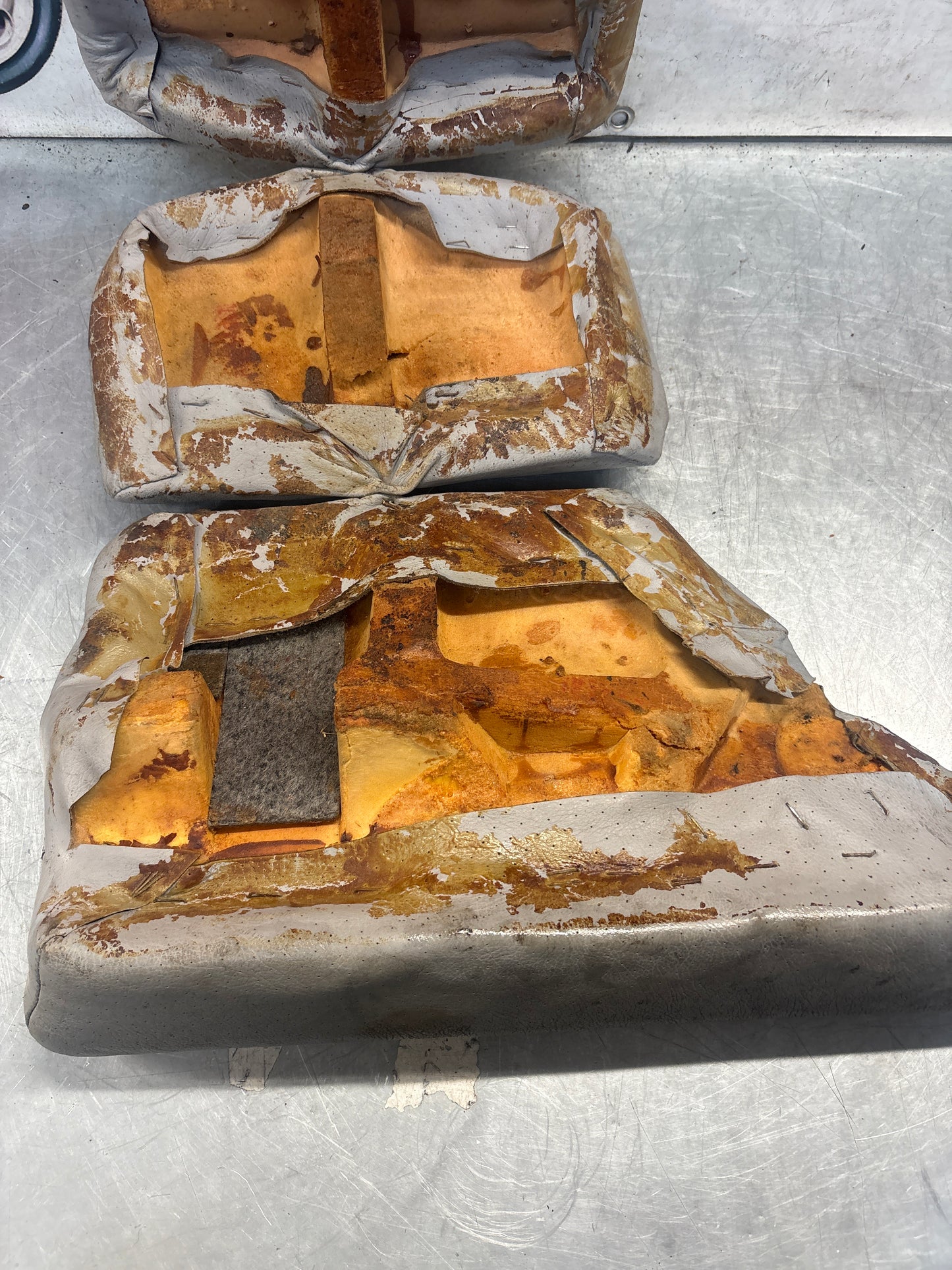 Porsche 928 rear right seat and center + upper cushion, used, grey 92852206051 / 92852208851 / 92852204650