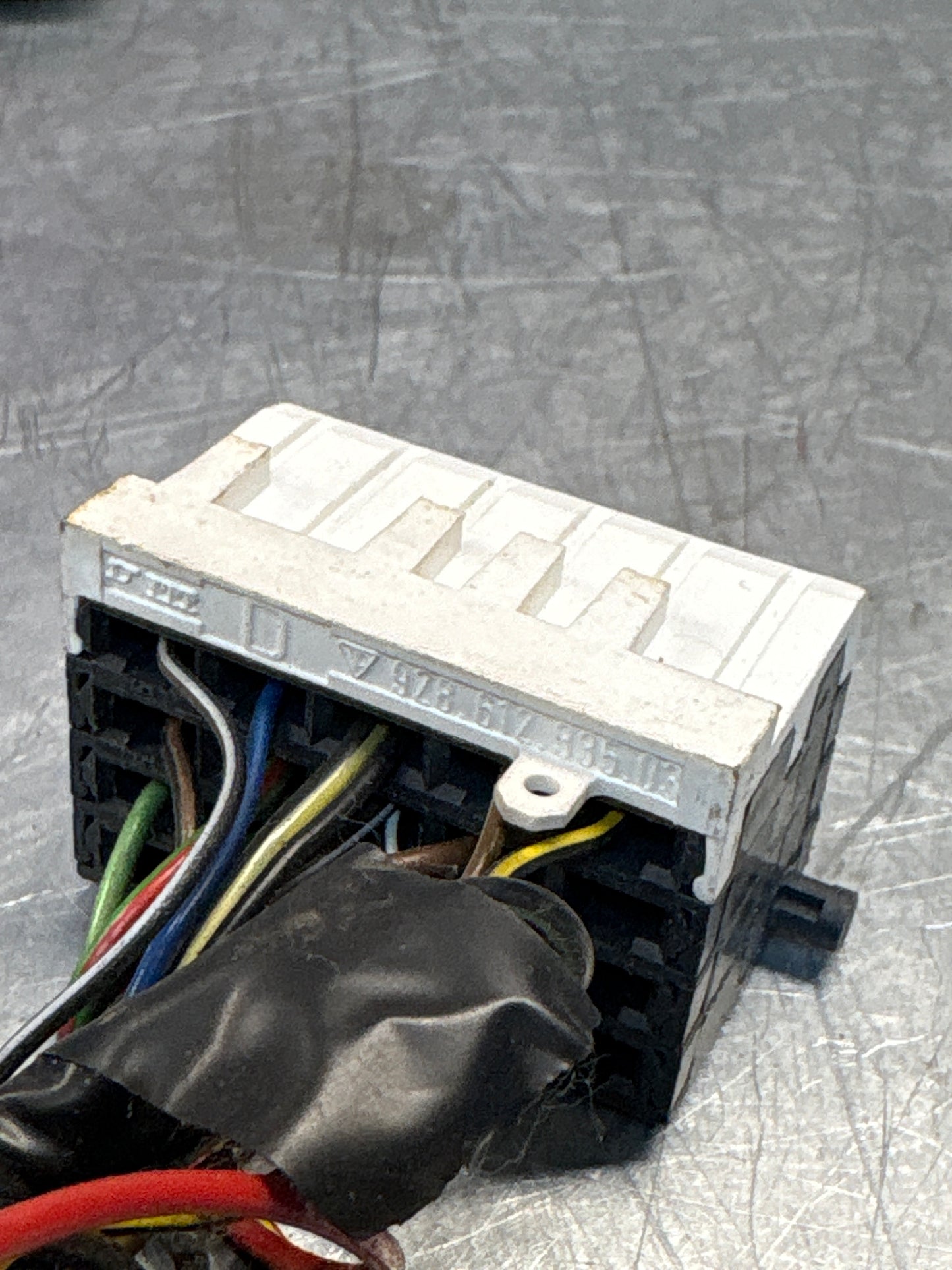 Porsche 944 85.5- fuse box pigtail, used white 92861233503