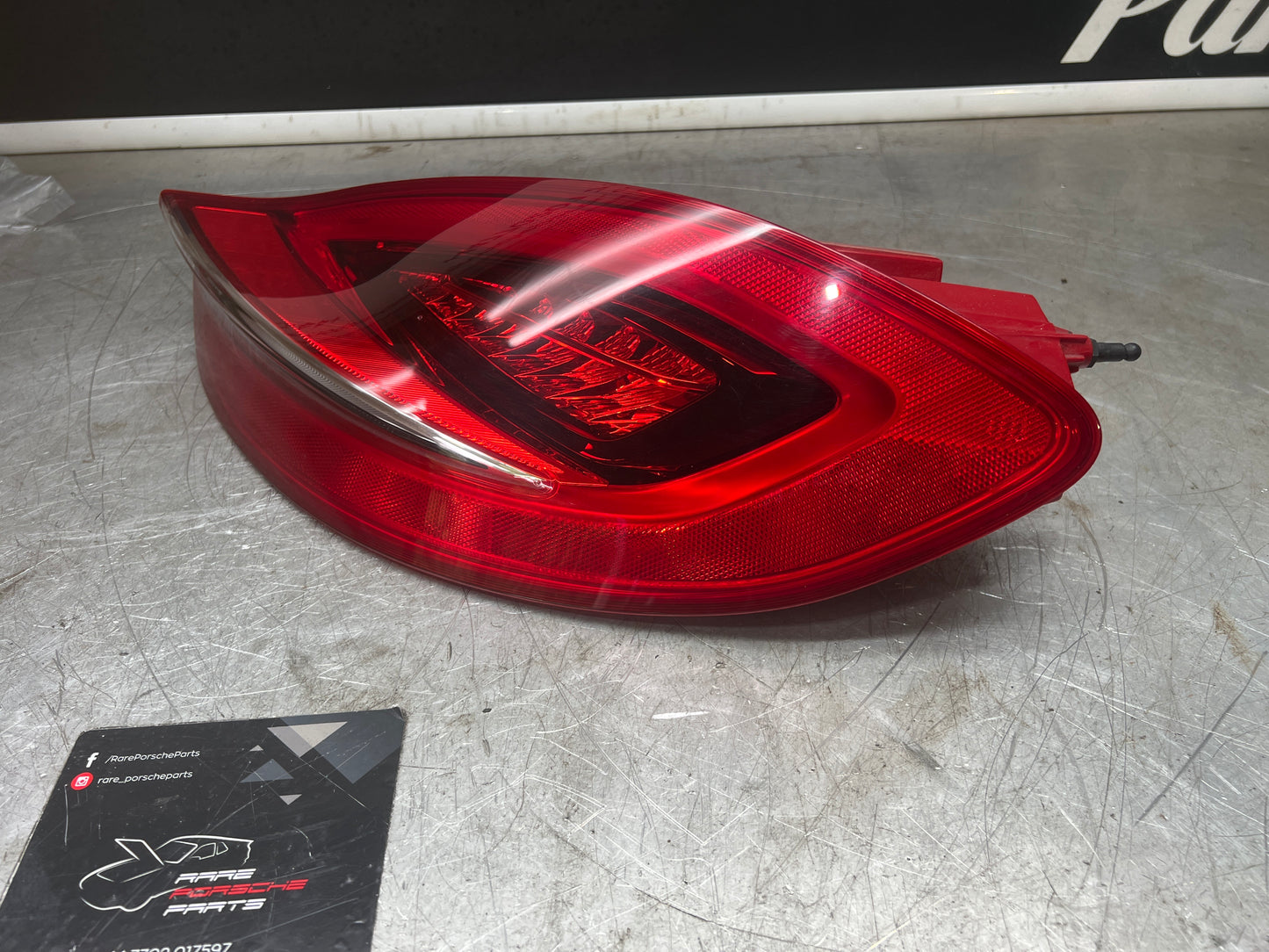PORSCHE BOXTER CAYMAN 981 DRIVERS SIDE RIGHT REAR TAILLIGHT 98163114211