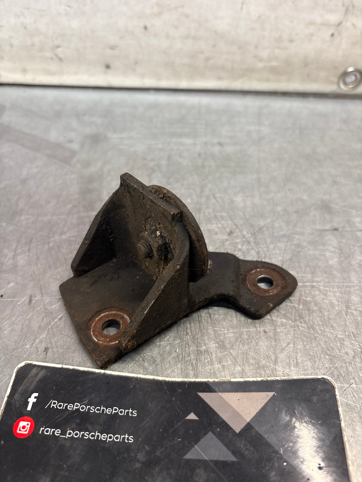 Porsche 914 engine carrier support plate, right side, used 039199222