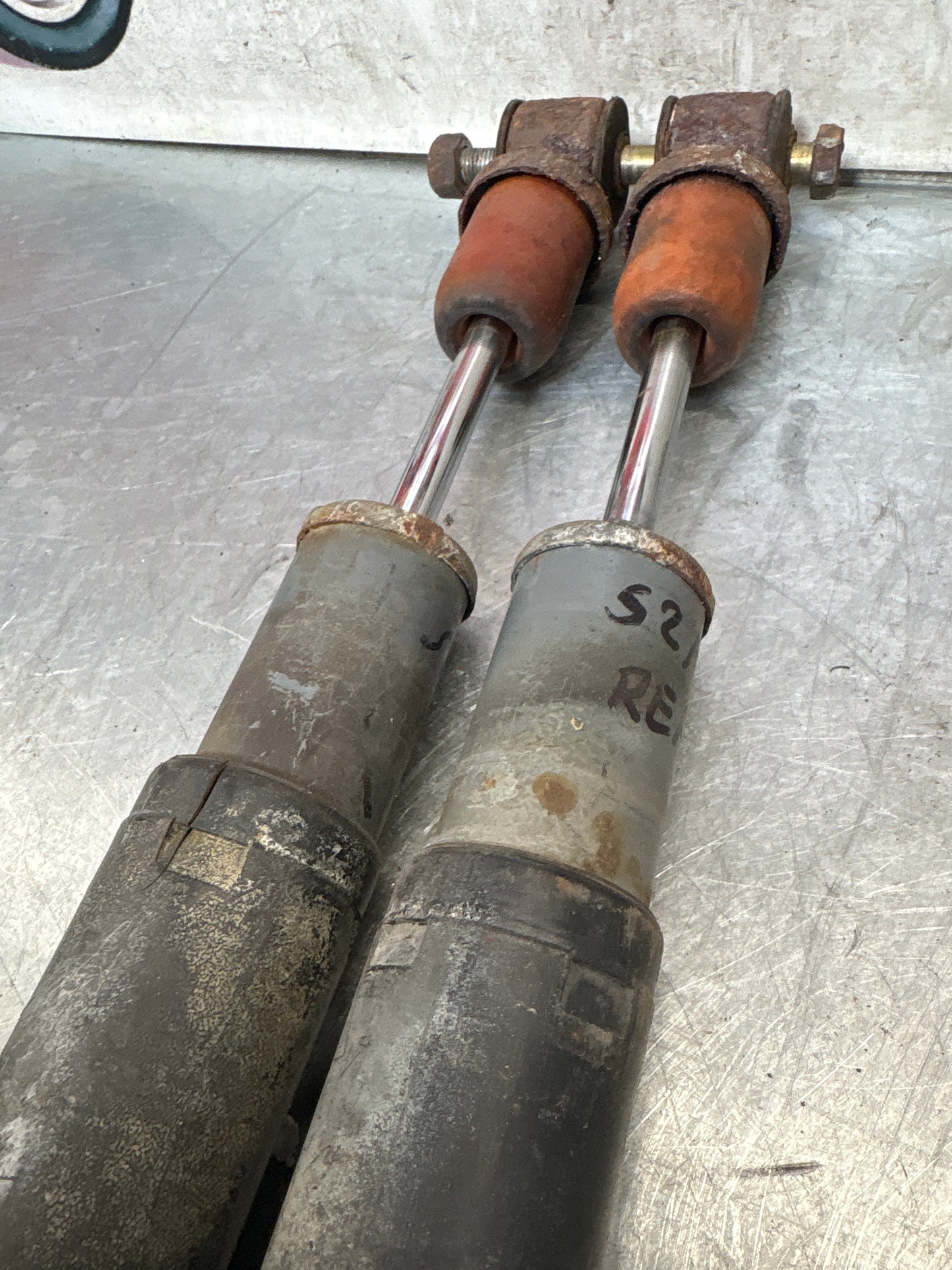 Porsche 944 86- pair of rear suspension shock absorbers, used 95133303209