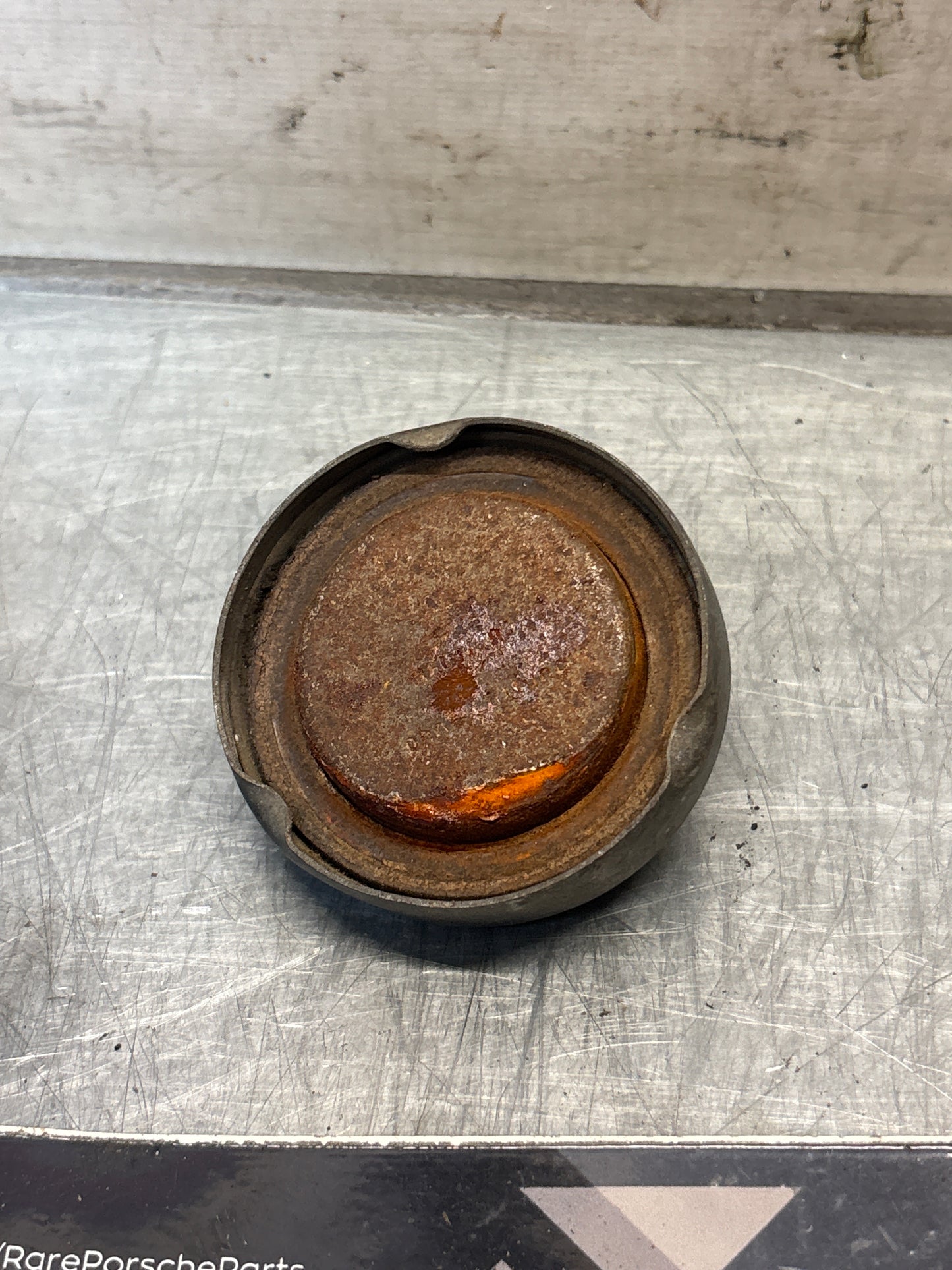 Porsche 911 F fuel tank cap, used 90120127100