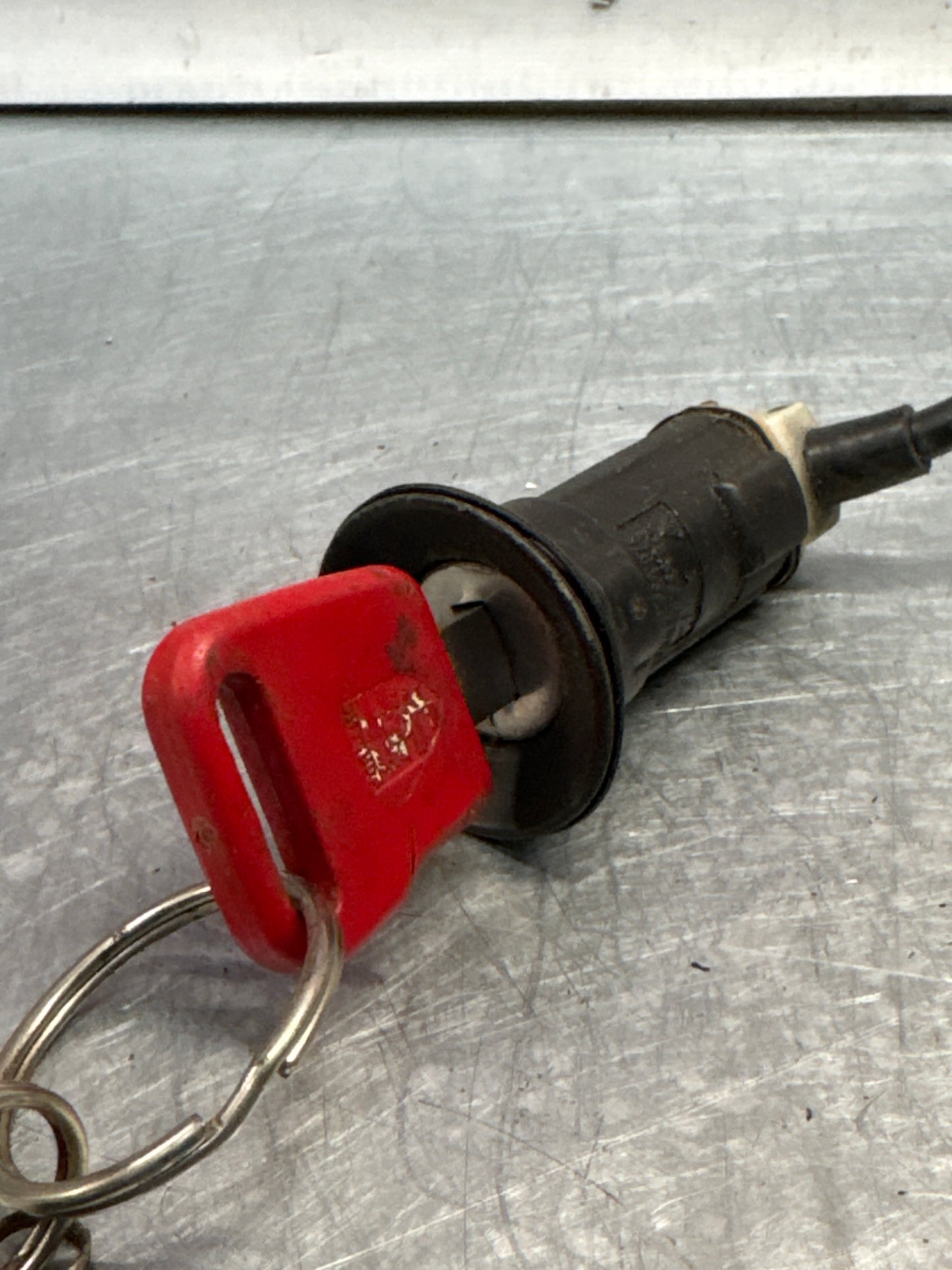 Porsche 928 front door lock barrel with key, used 92853710303 / 92853710403