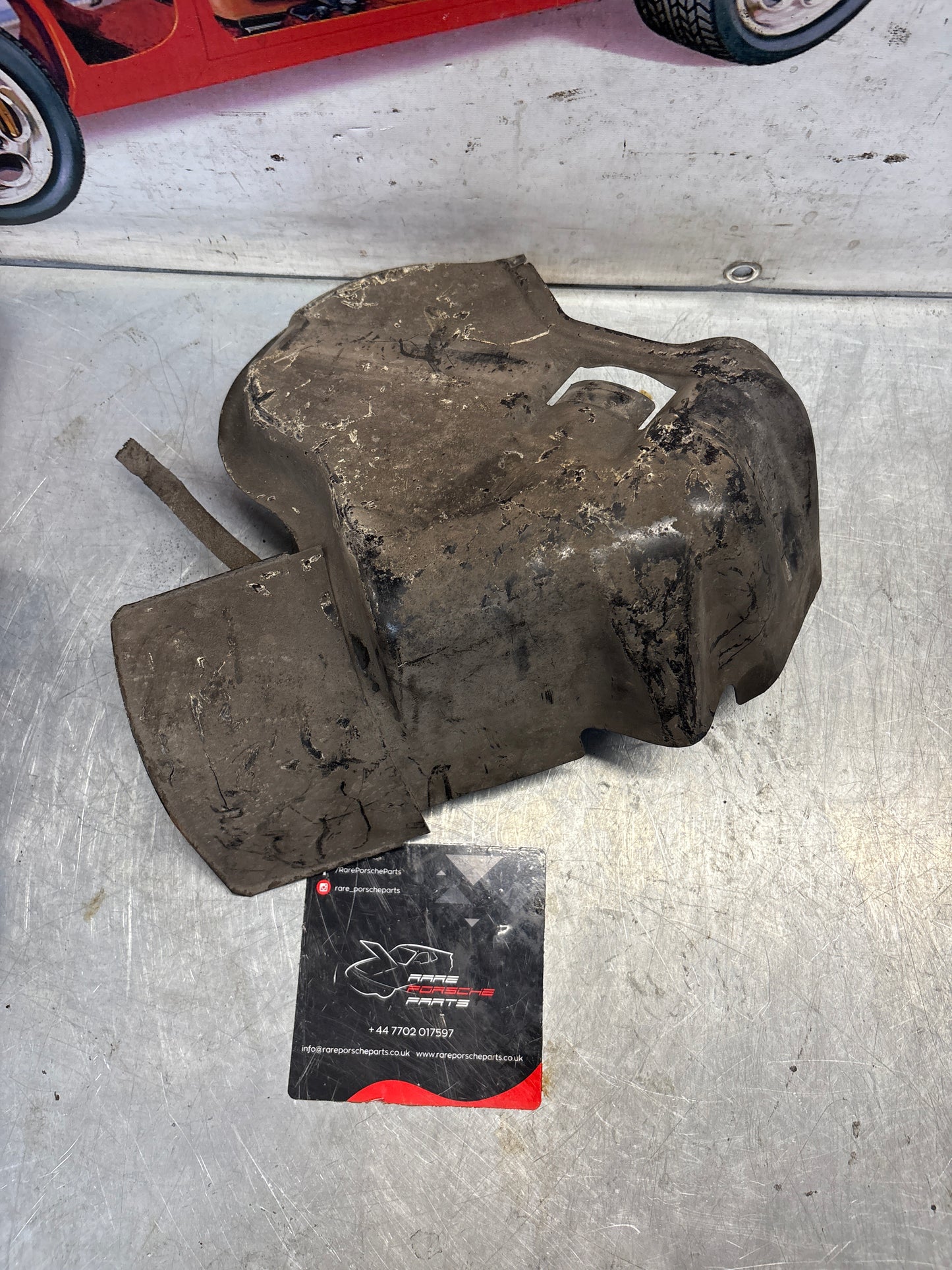 Porsche 944 85.5- fuel pump cover plate 94420133100