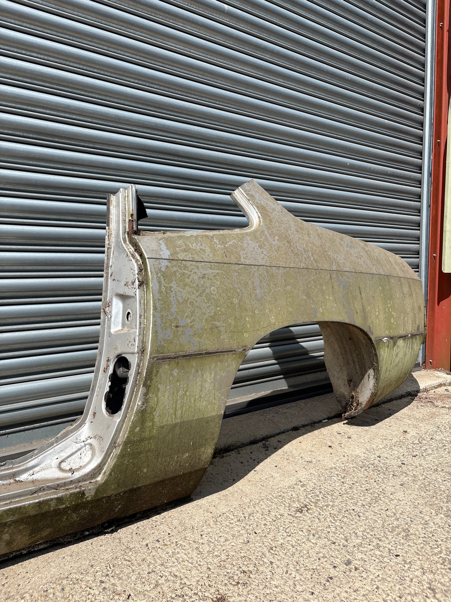 Porsche 924 left side cut, rear fender with sill