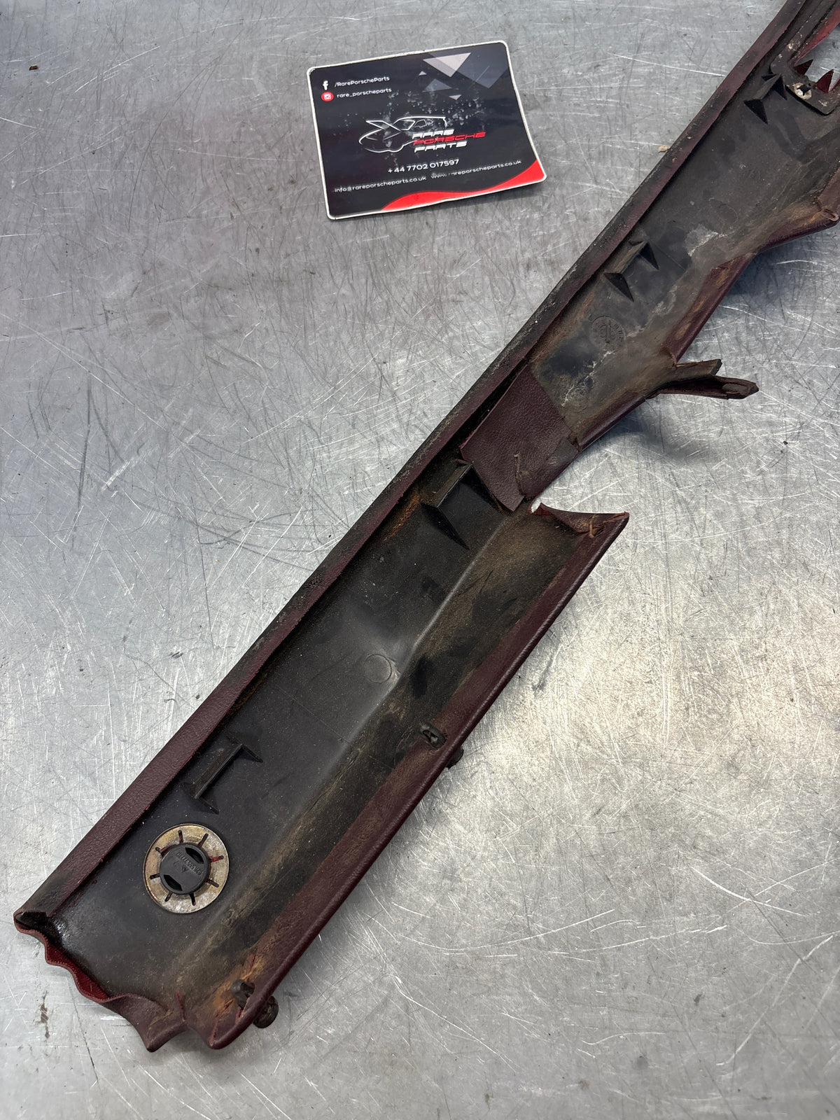 Porsche 928 tailgate interior trim, used, burgundy 92855504705