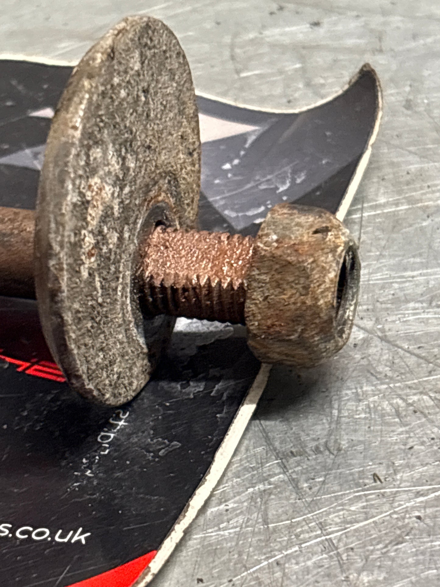 Porsche 928 Eccentric screw, used 92833165905 / 92833165904