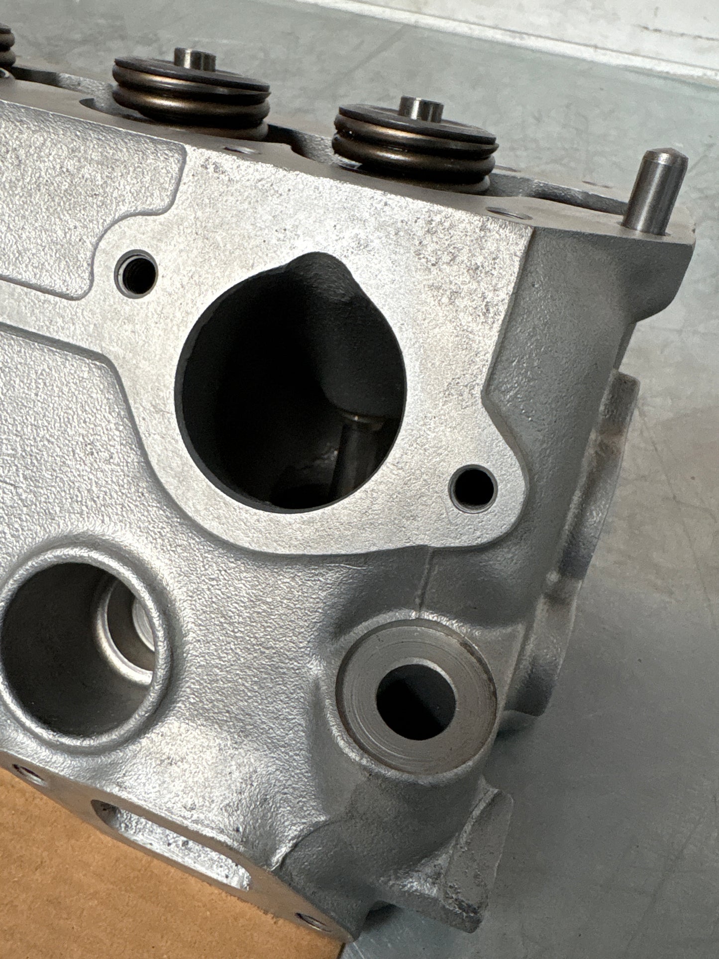 Porsche 944 cylinder head, refurbished 9441043038R