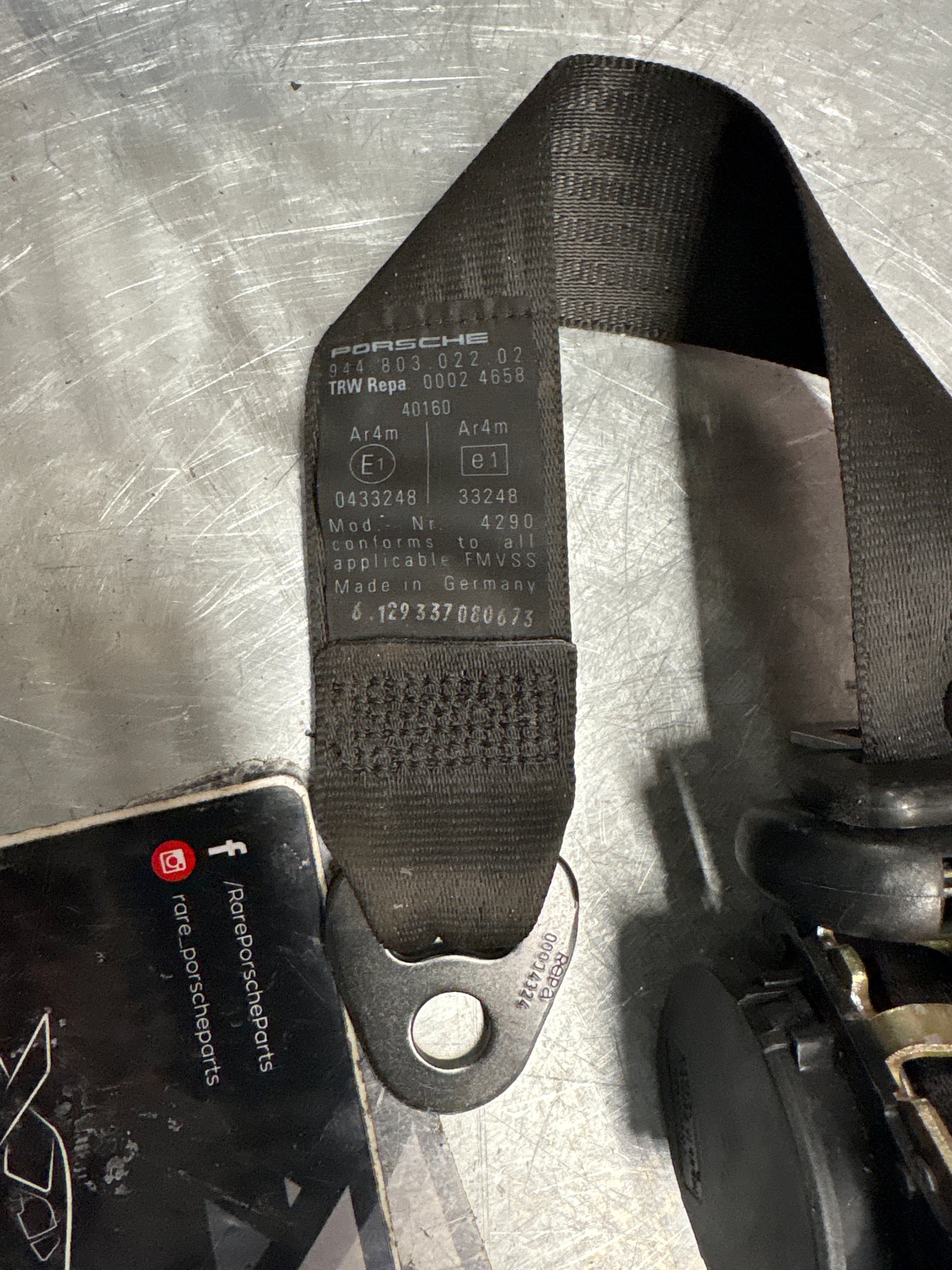 Porsche 944 968 right rear seat belt, 94480302202, used