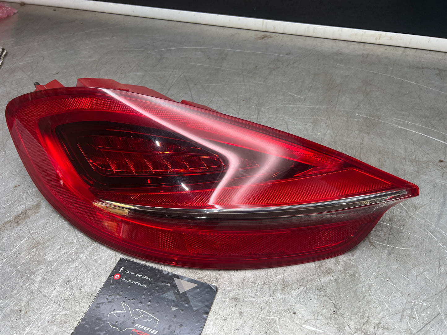 PORSCHE BOXTER CAYMAN 981 PASSENGER SIDE LEFT REAR TAILLIGHT 98163114112