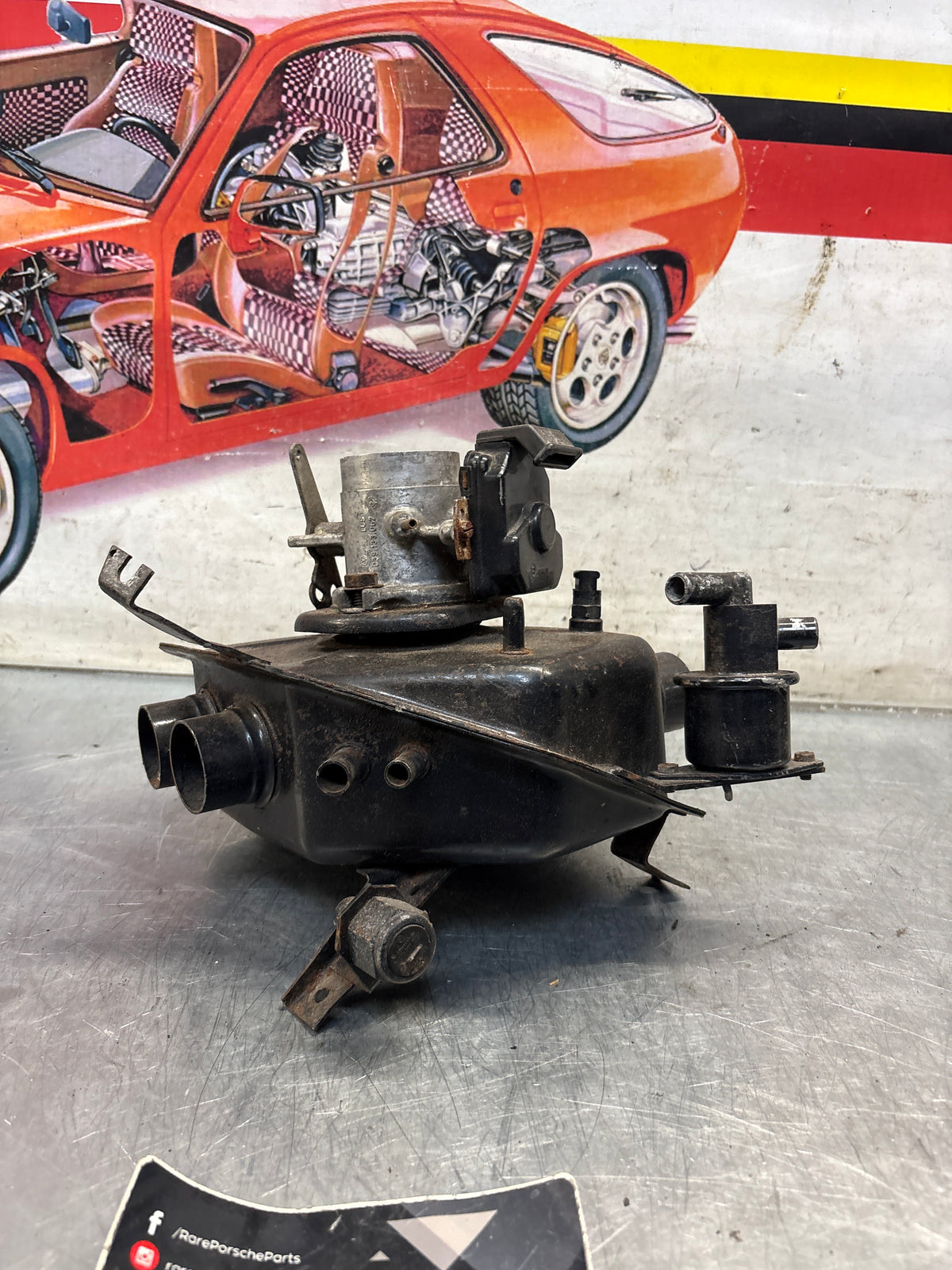 Porsche 914 2.0 air distributor housing, used 039133055B