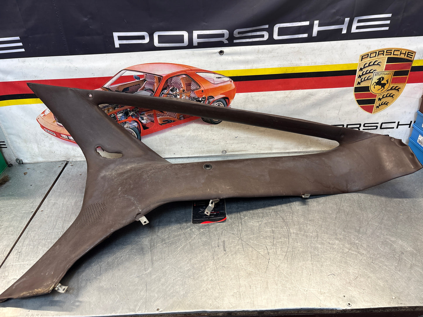Porsche 928 early right side lower side trim panel, without loudspeaker, burgundy used 92855502202