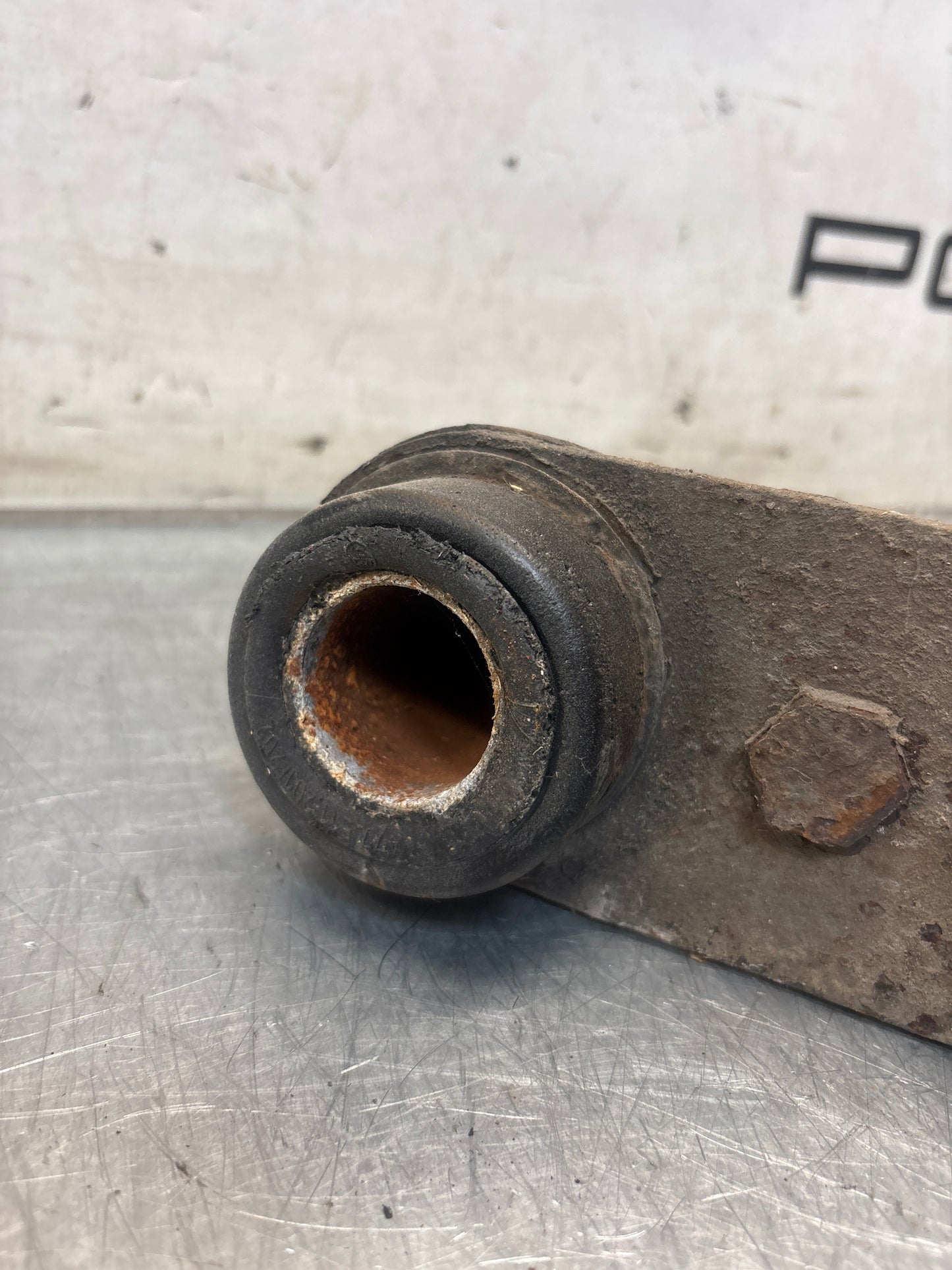 Porsche 924 / 944 right trailing arm, used 477511202