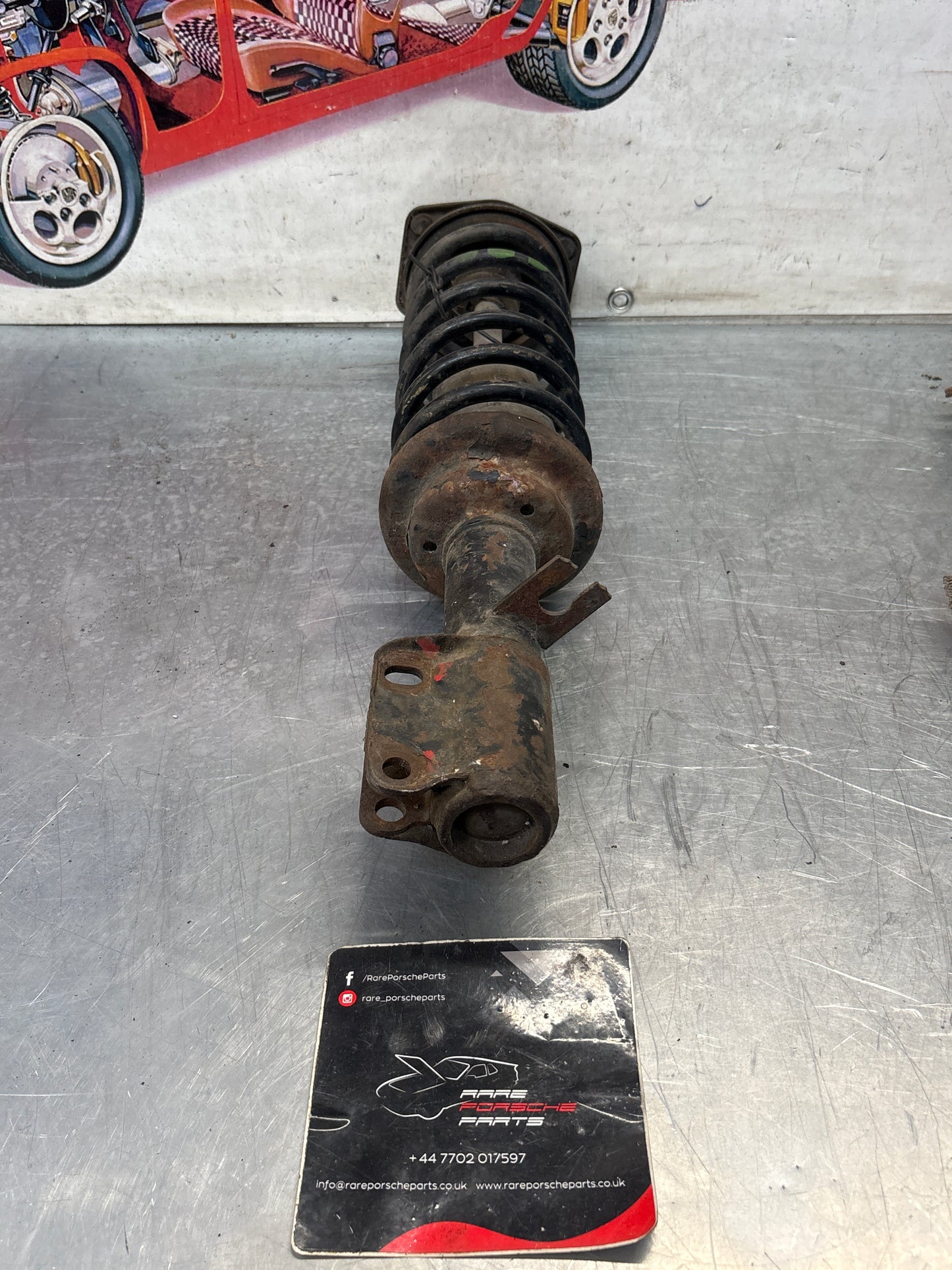 Porsche 944 in anticipo, gamba della sospensione sinistra 924S, usata, ricambio o riparazione