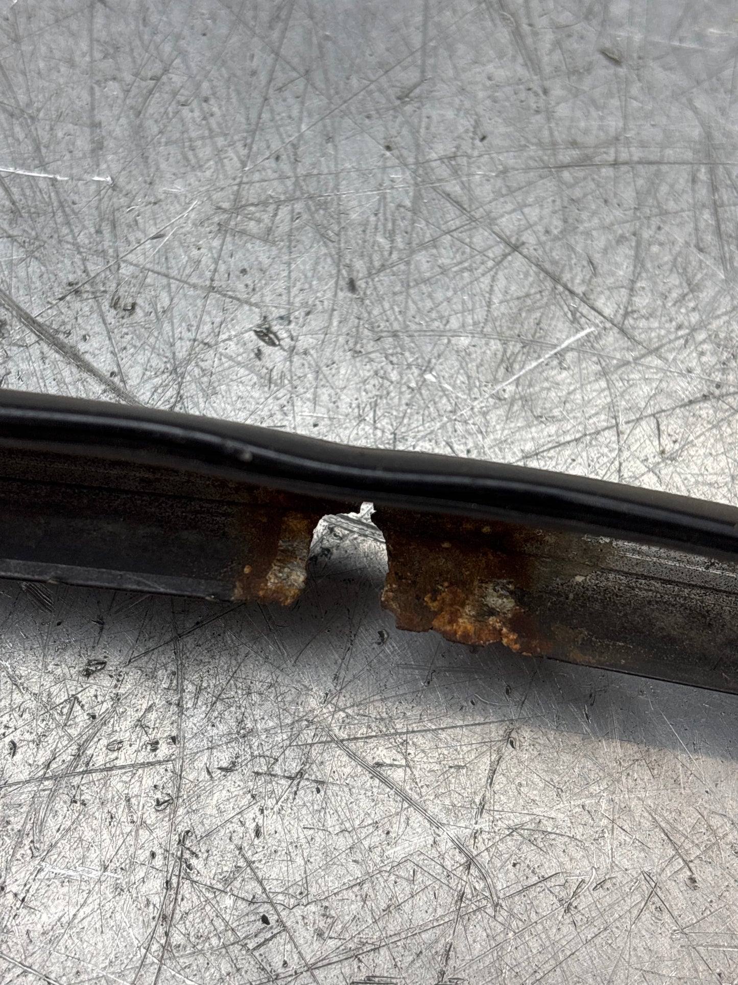 Rivestimento parabrezza Porsche 924/944 94455904300, usato, danneggiato