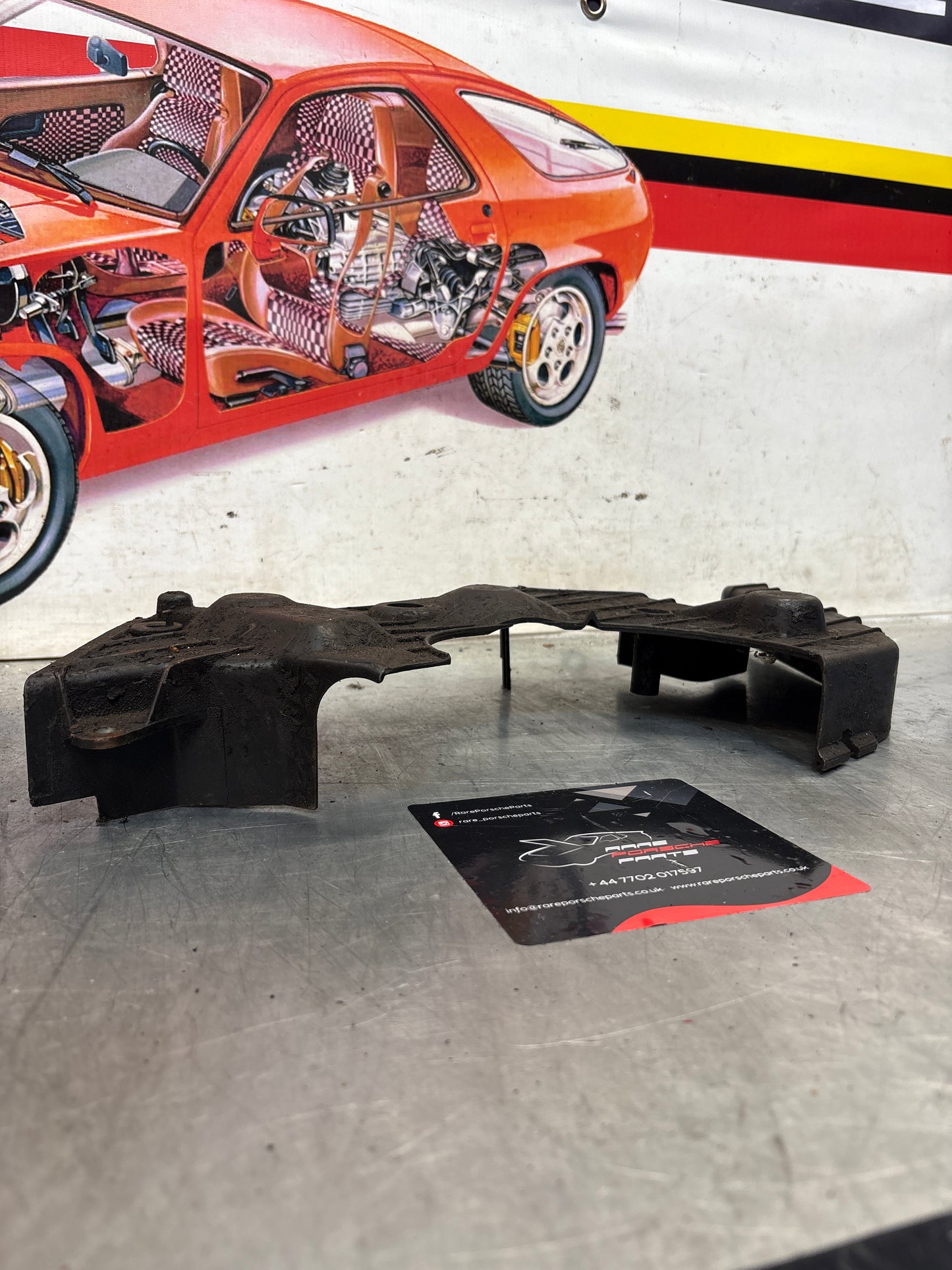 Porsche 928 central cam belt cover, used 92810514404