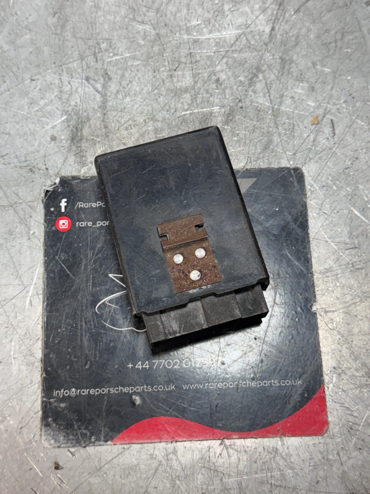 PORSCHE 928 S  ALARM CONTROL. RELAY 5AA00353300