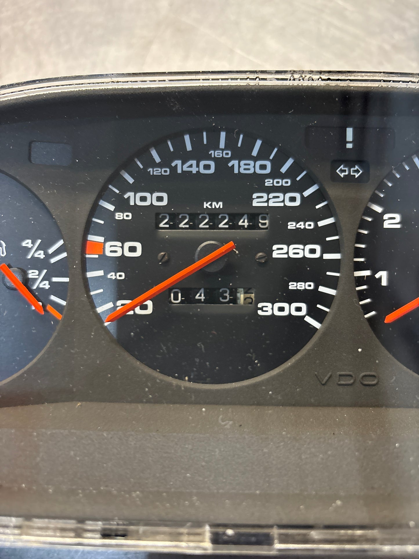 Porsche 944 Turbo dash clock binnacle pod speedometer, 95164131118 used 222249 Km