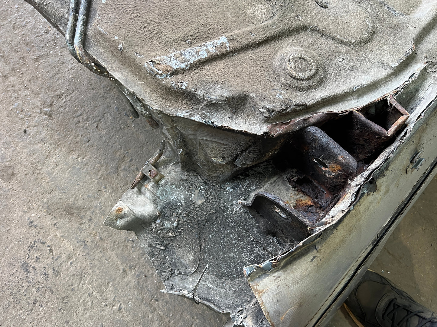 Porsche 924 Turbo RHD left floor pan section with sill 94450150100