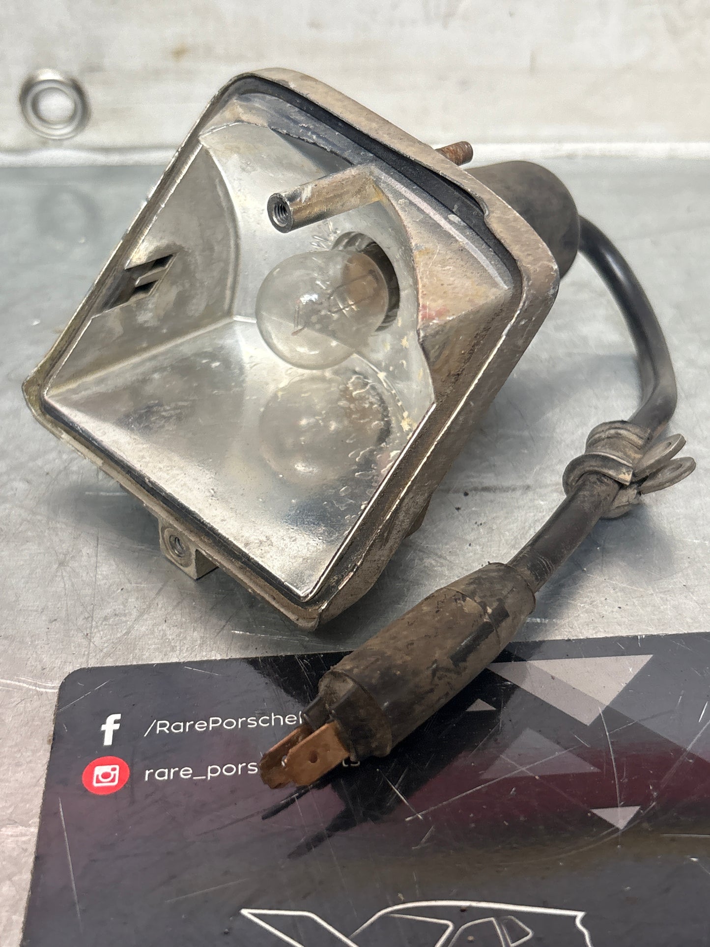 Porsche 928 pre facelift indicator lamp without lens, right, used 0311315002