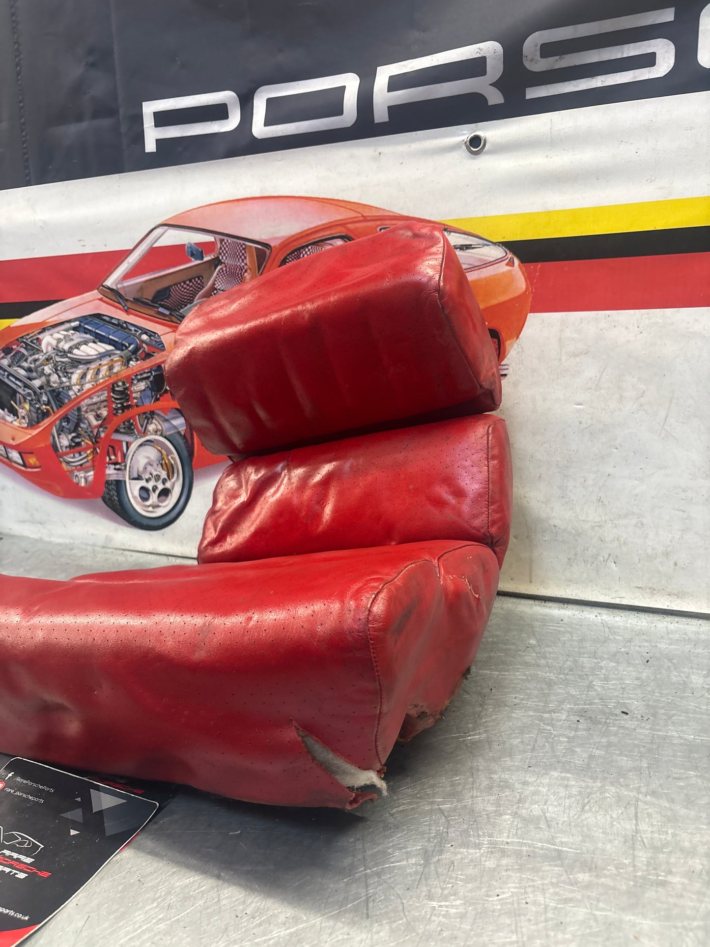 Porsche 928 rear right seat and center + upper cushion, used, can-can red 92852206051 / 92852208851 / 92852204650