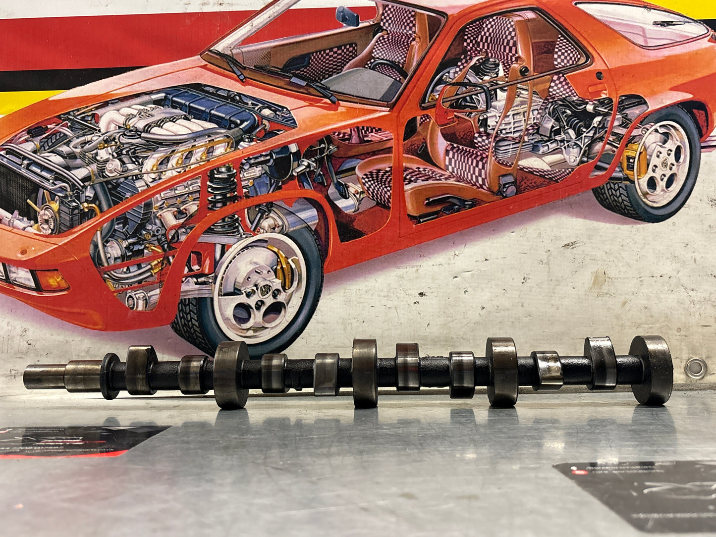 Porsche 928 cam shaft, used 9281051870R