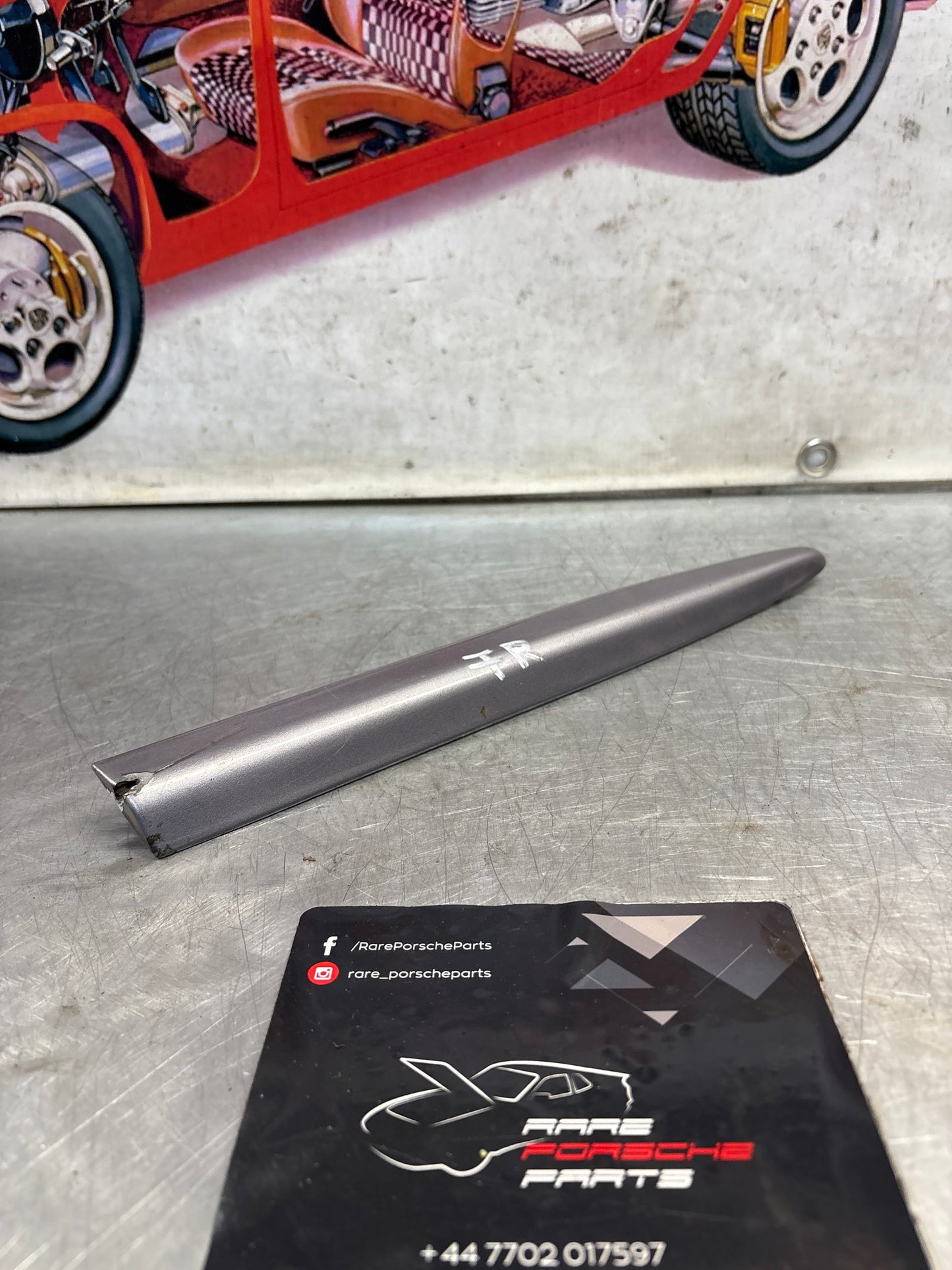 Porsche 928 right side front wing molding trim, used 92855903803