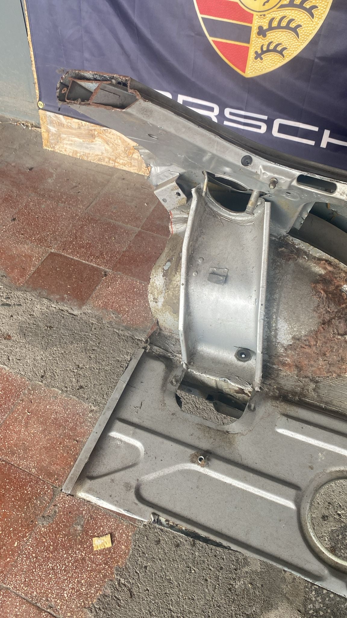 Porsche 944 Right side cut, rear fender 94450390403,