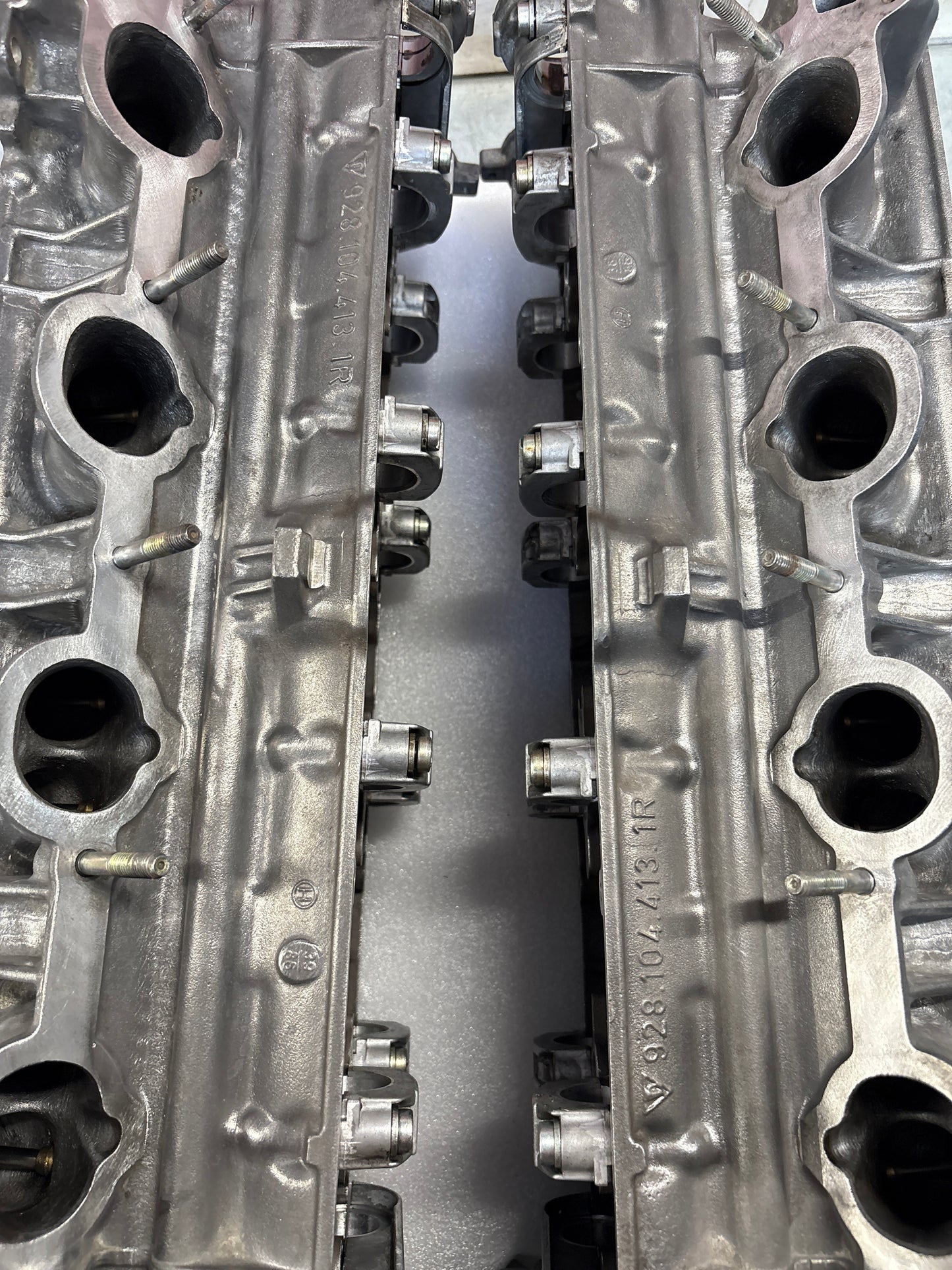 Porsche 928 S4 Pair of cylinder head, refurbished 9281044131R