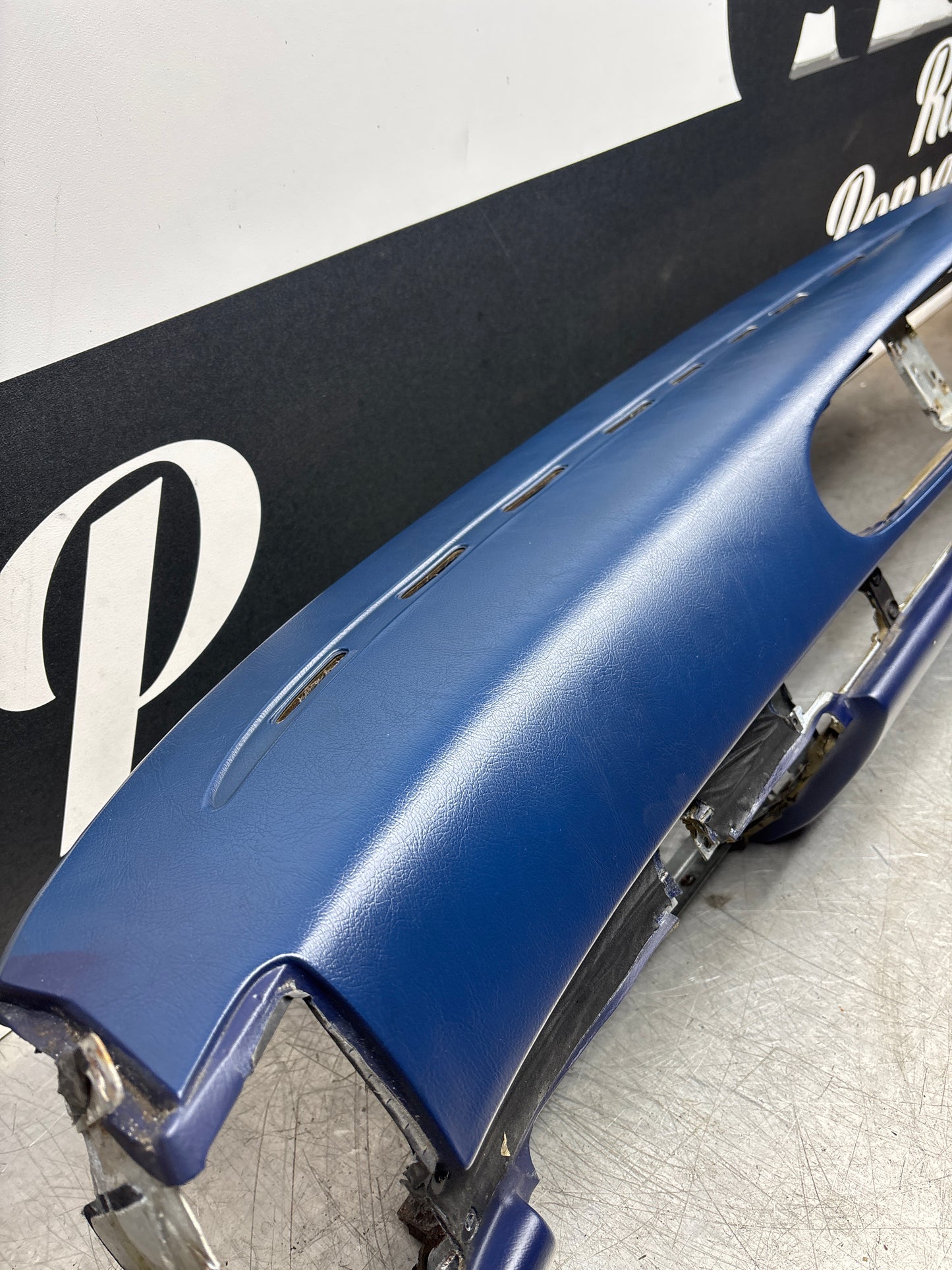 Porsche 944 / S2 oval RHD Dashboard 1986- 92 Used blue Right hand drive, one tiny crack