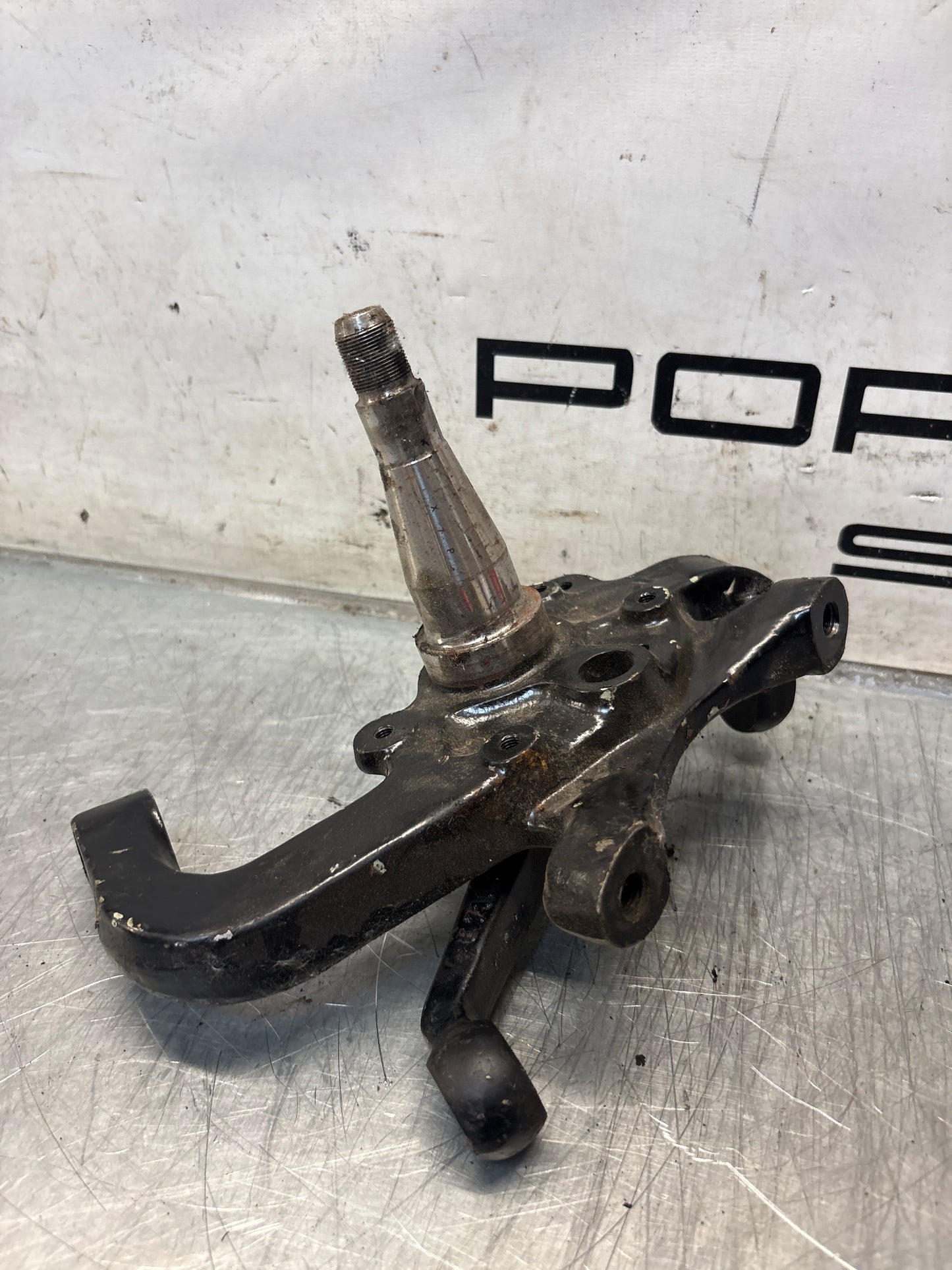 Porsche 928 left steering spindle knuckle, used 92834105717 / 92834105723