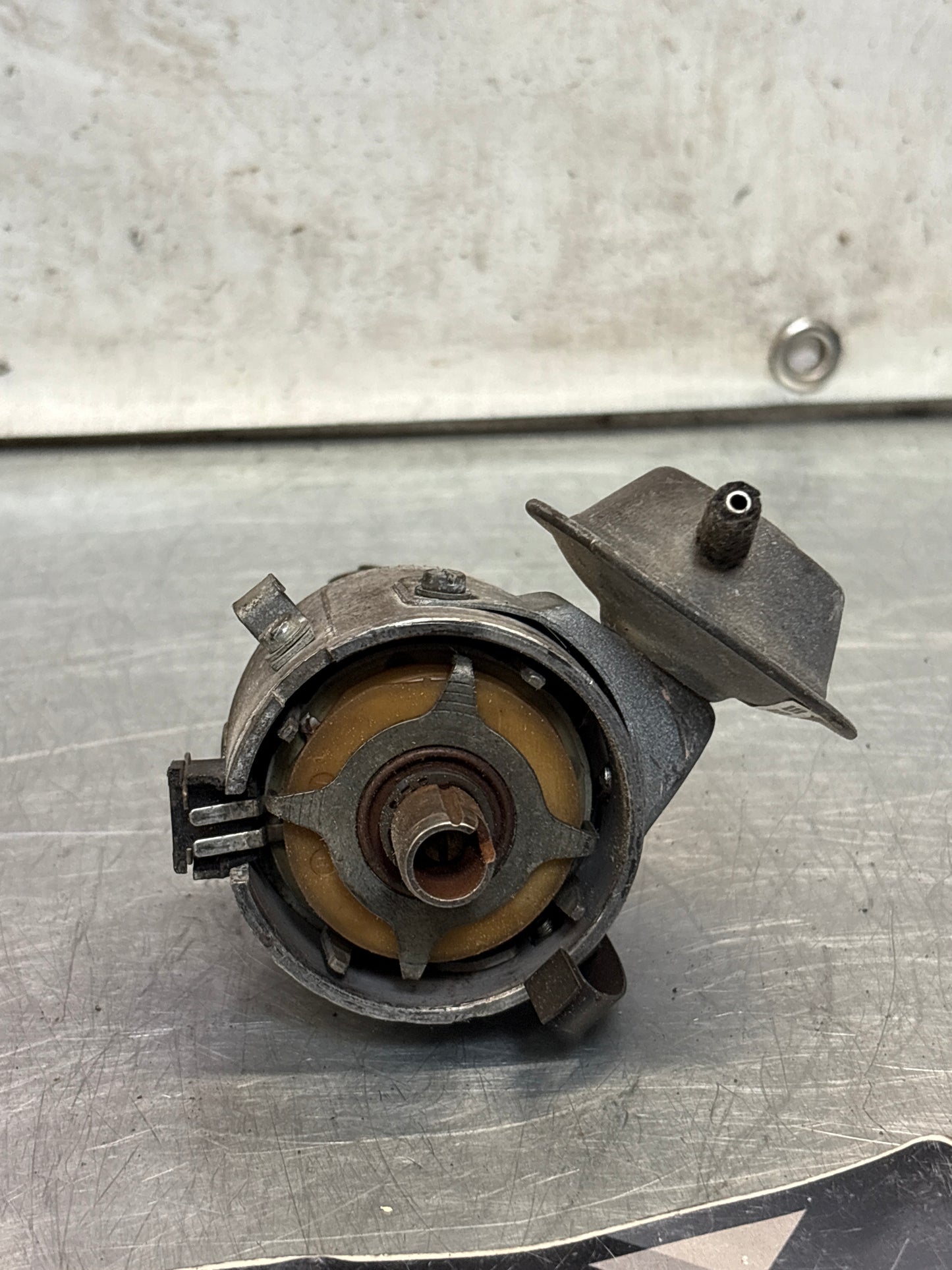 Porsche 924 N/A Distributor 0237002054 / 477905206 used