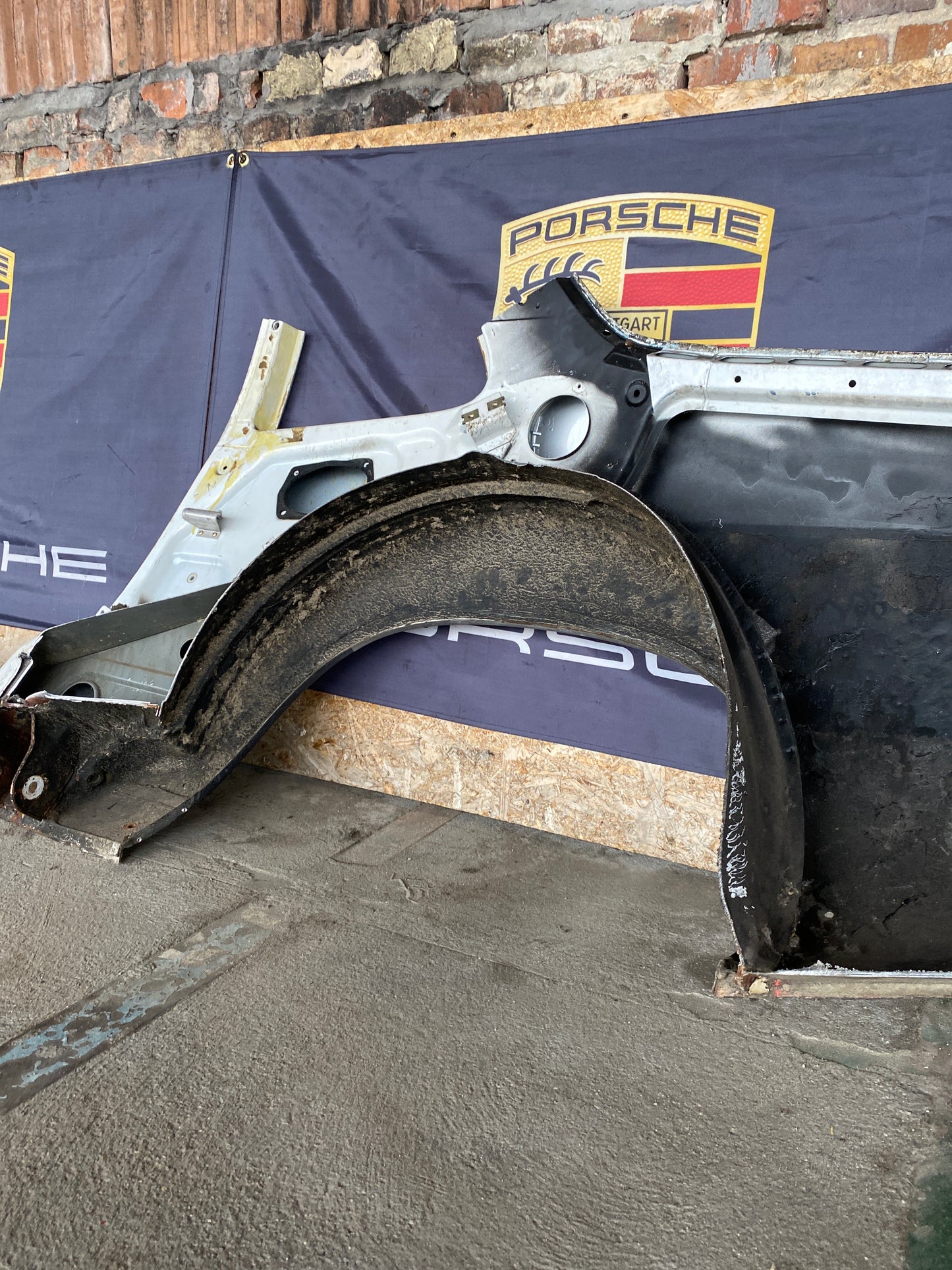 Porsche 944 Right side cut, rear fender with sill 94450390403, 94450361200