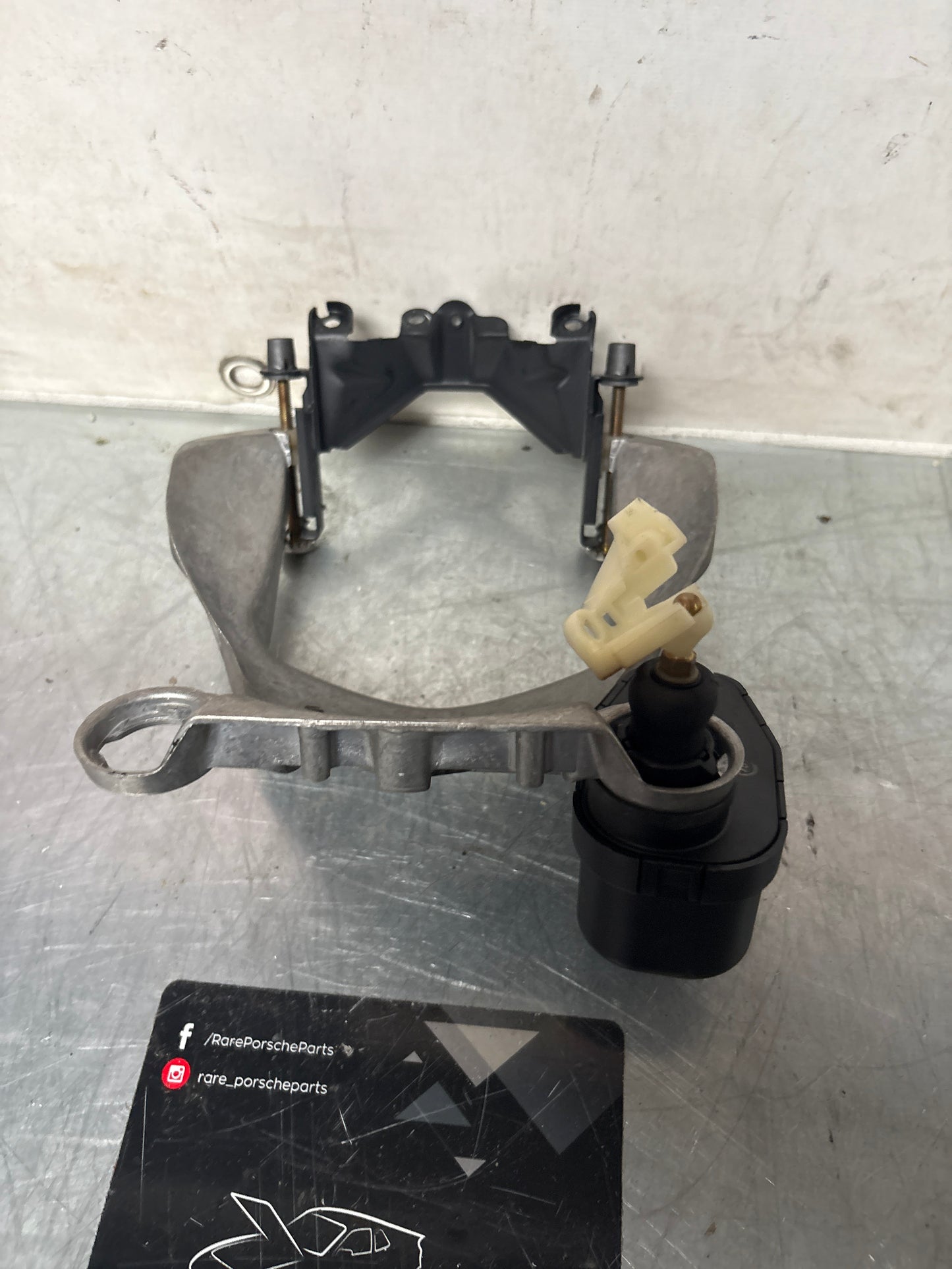 Porsche 968 headlight bracket housing, left 1305541099