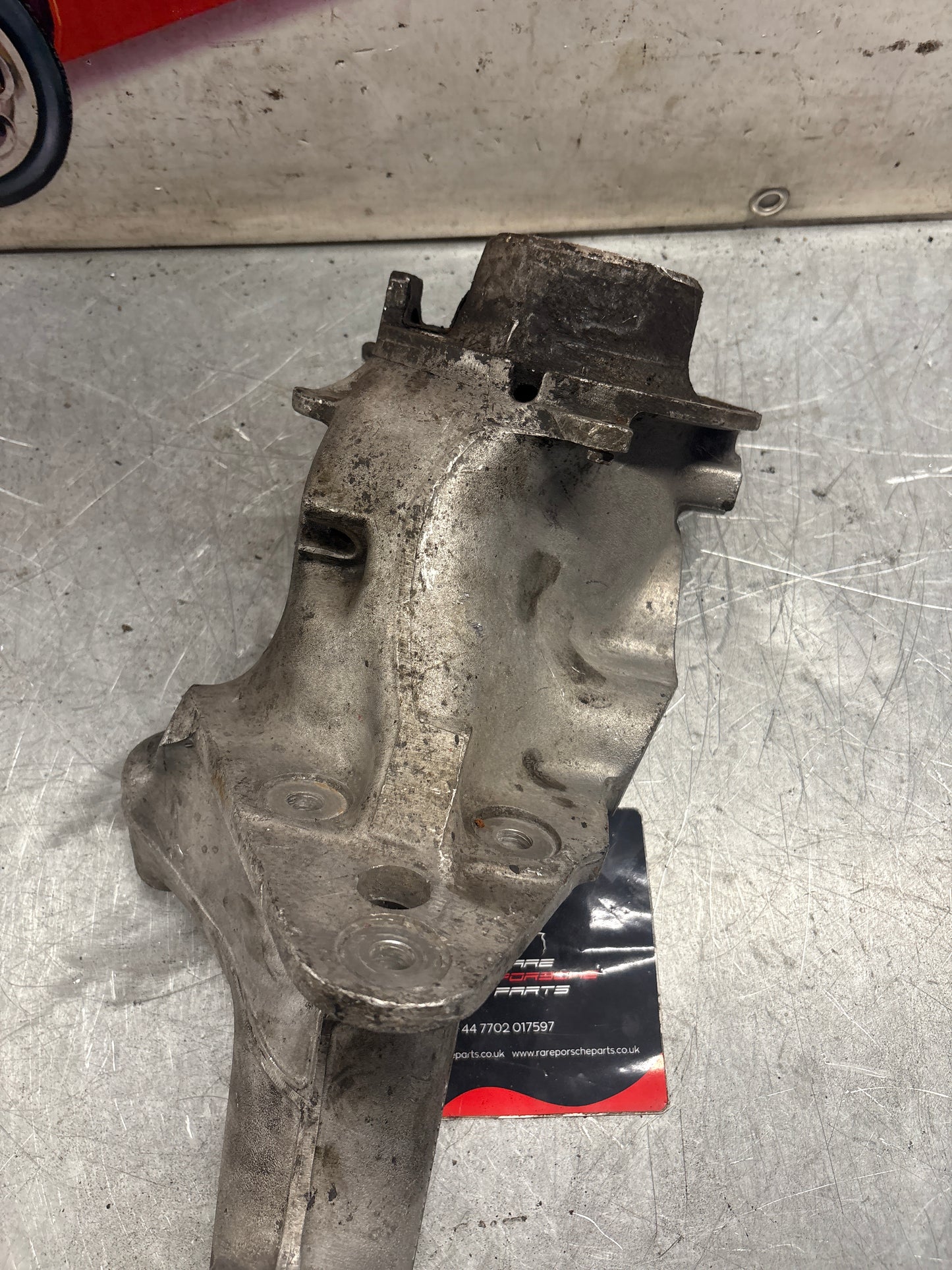 Porsche 944 alloy rear right trailing arm, used 95133151400 / 9513315144R used, with hubs