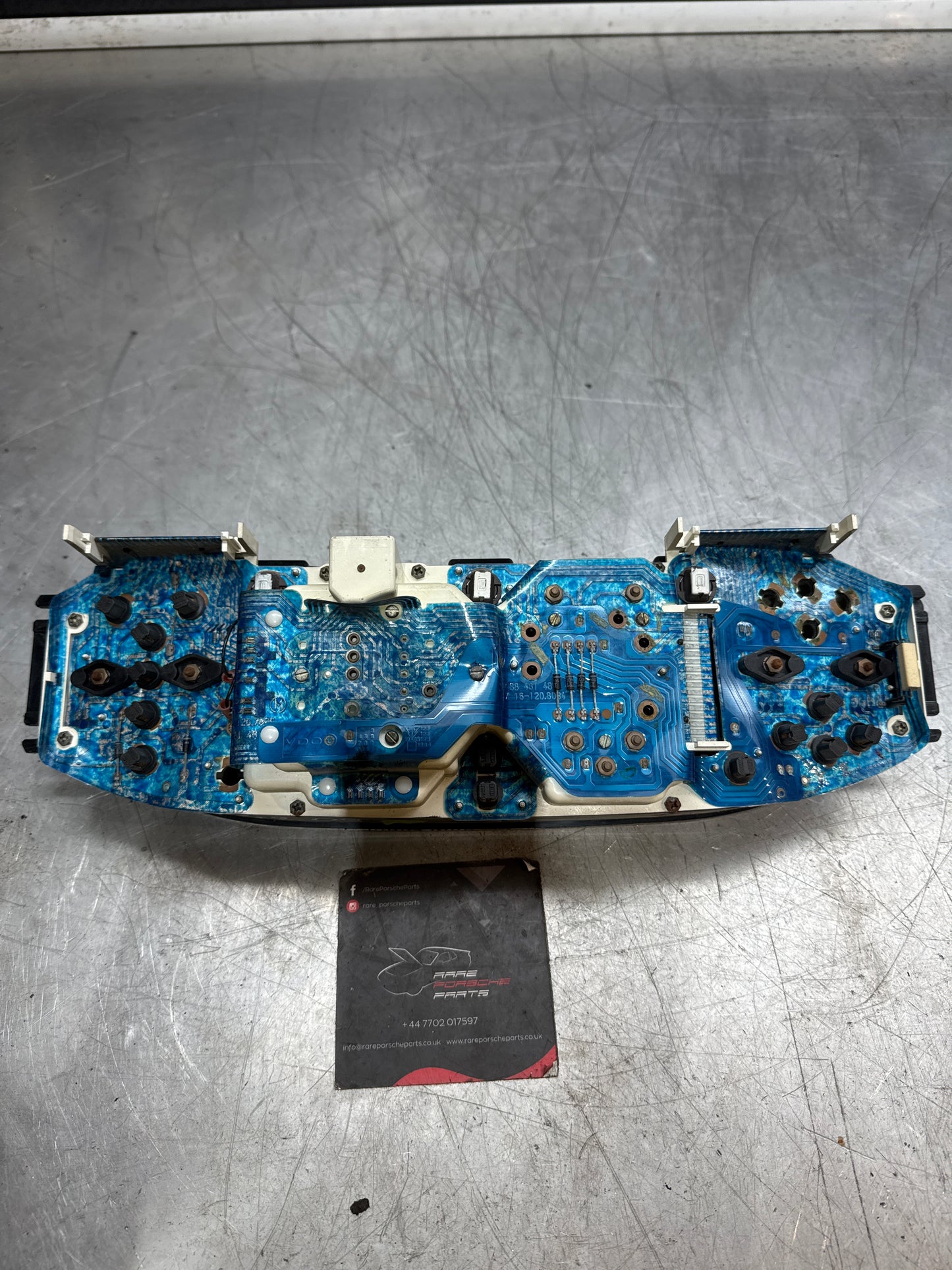 Porsche 944 Turbo Armaturenbrettuhr Binnacle Pod Tachometer 95264131101 gebraucht