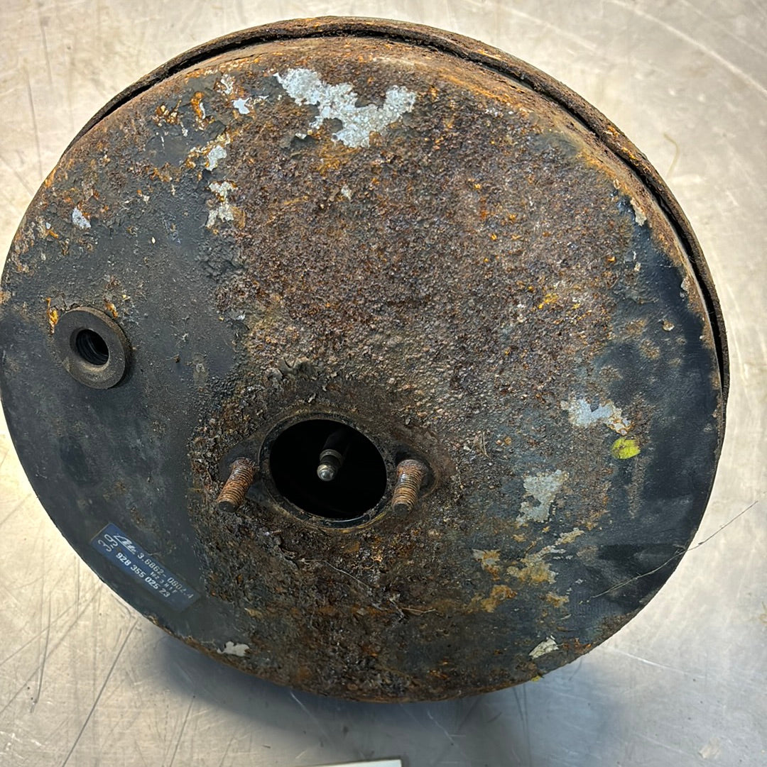 Porsche 928 brake booster, used 92835502523 Rare Porsche Parts