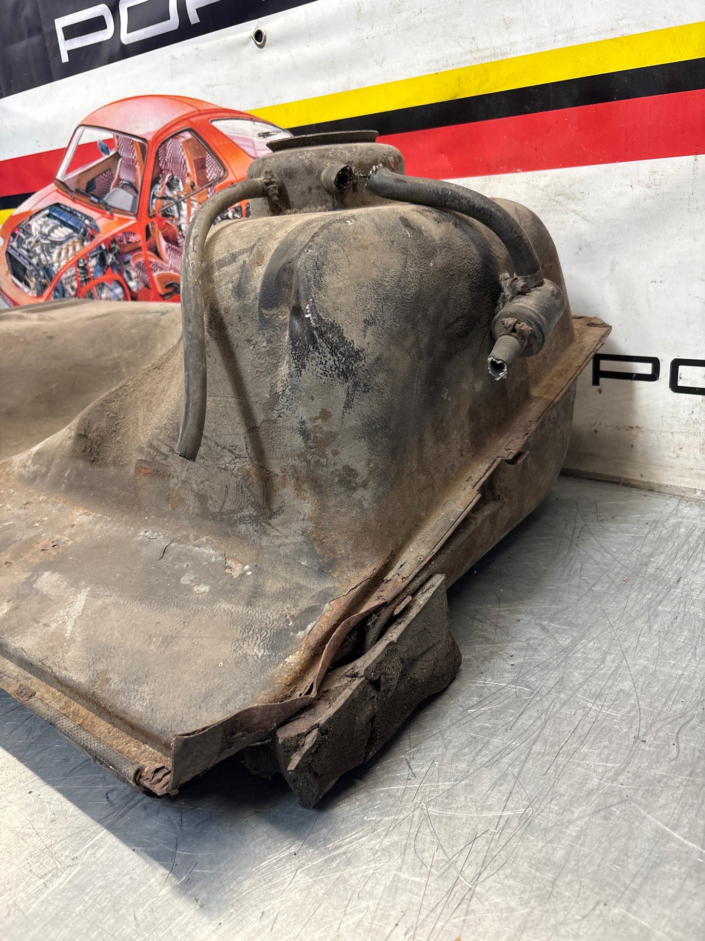 Porsche 924 Metal Fuel tank for early cars with bayonet type fuel level sender 477201021F