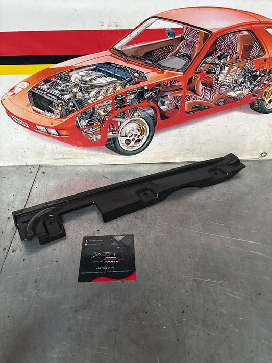 Porsche 928 plastic cover under the wing 92850431802 right, used