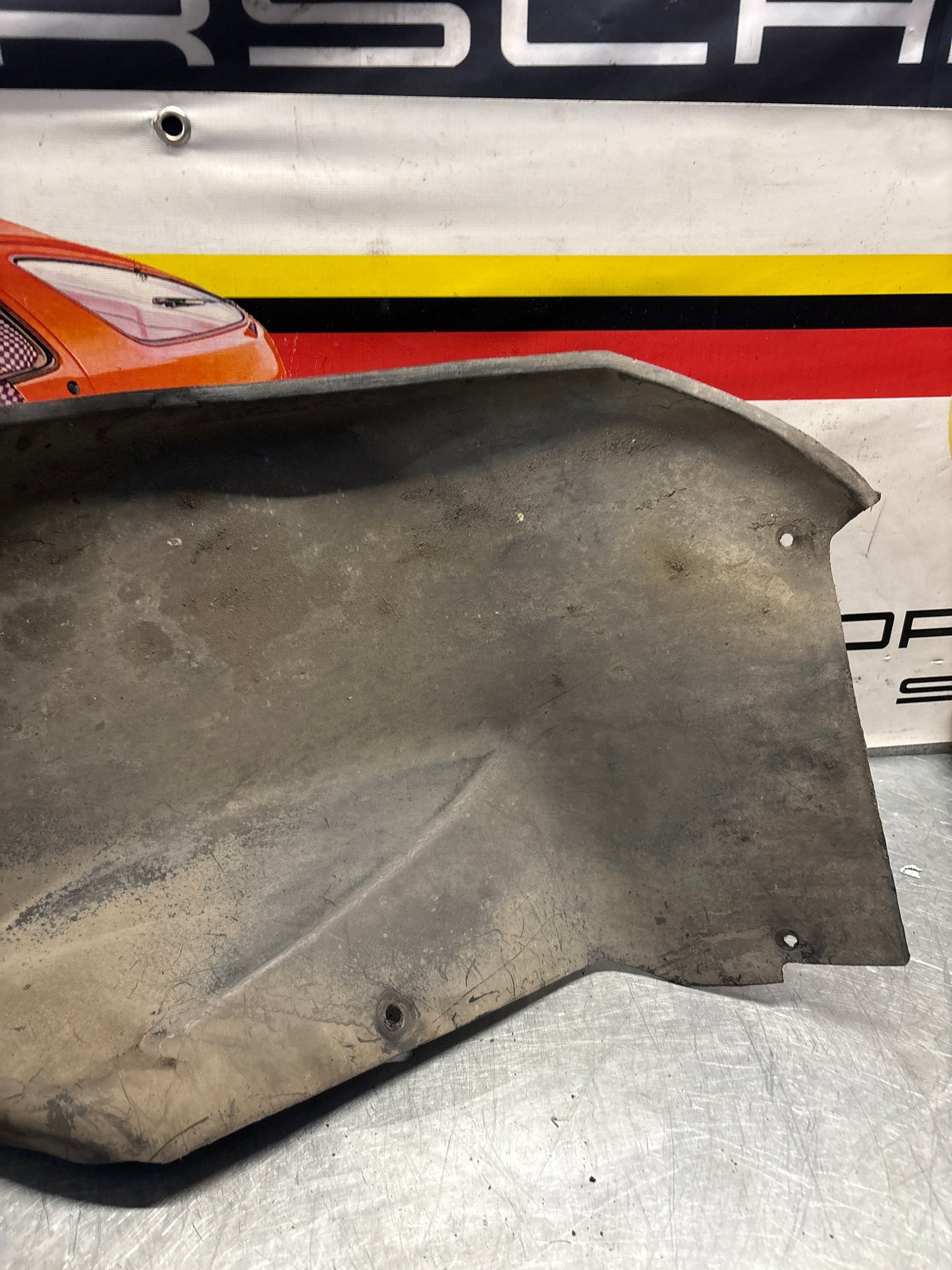 Porsche 928 wheel arch liner Left 92850438105 Used
