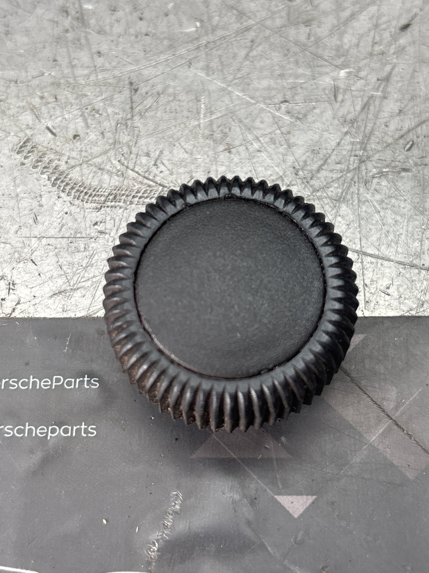 Porsche 928 Door locking knob, 92853758103, used