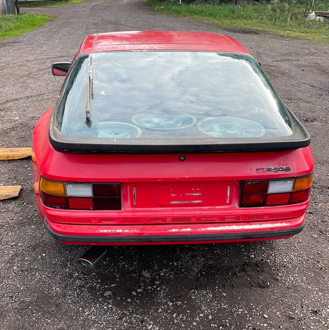 Porsche 944 2.5 frenata, tutti i pezzi disponibili, il prezzo si intende per un dado della ruota