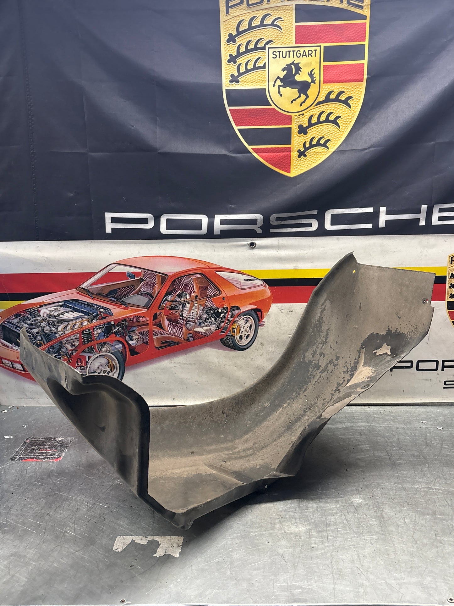 Porsche 928 wheel arch liner Left 92850438105 Used