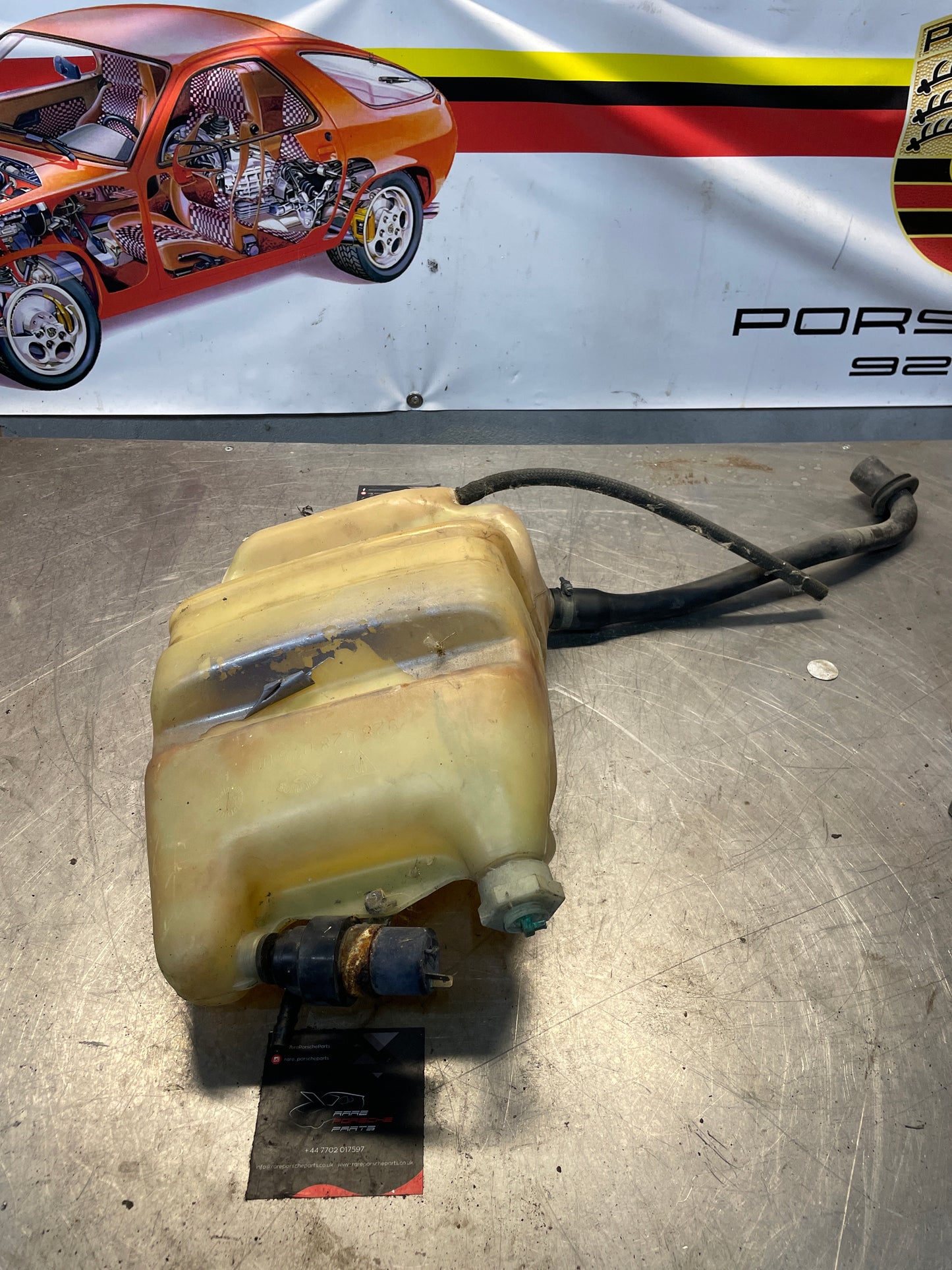 Porsche 928 S4 Spray water container, used 92852807500