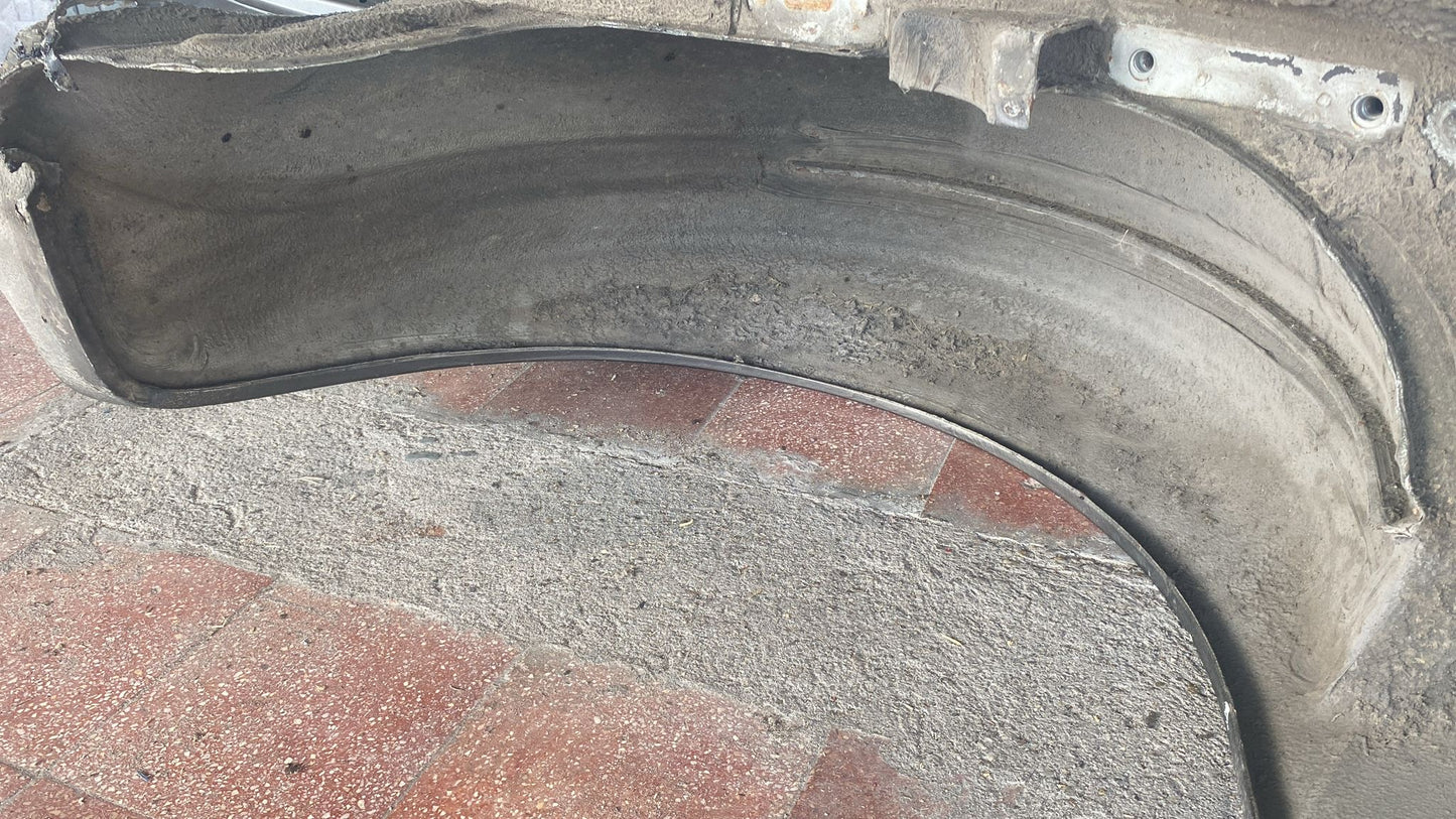 Porsche 944 left side cut, rear fender with sill 94450390303, 94450361102