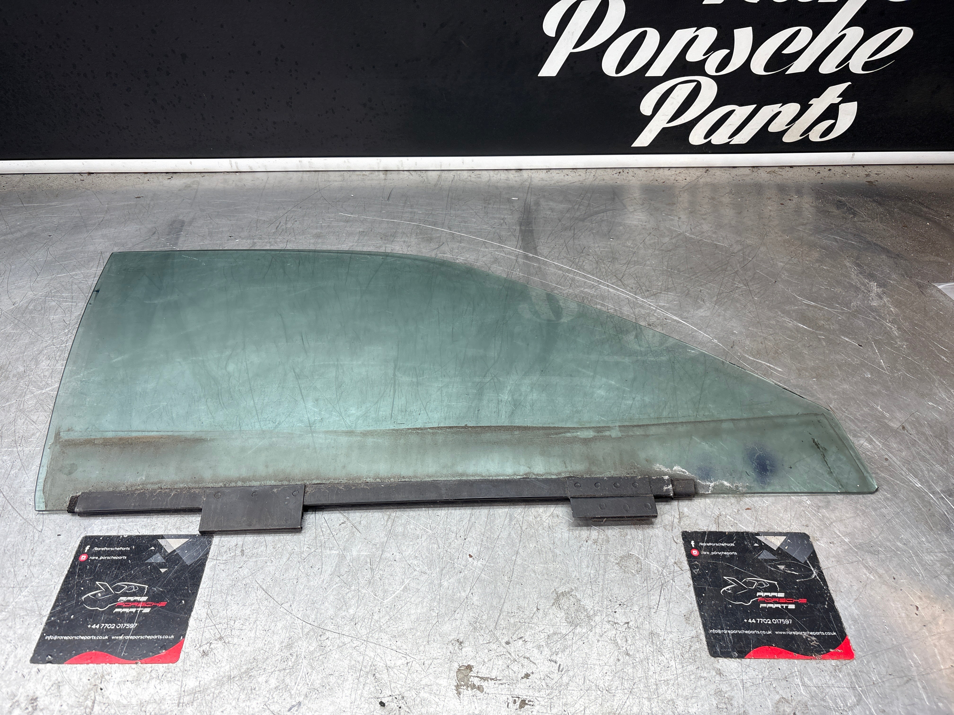 Porsche 944 Right side door glass, used 94454202401 – Rare Porsche Parts