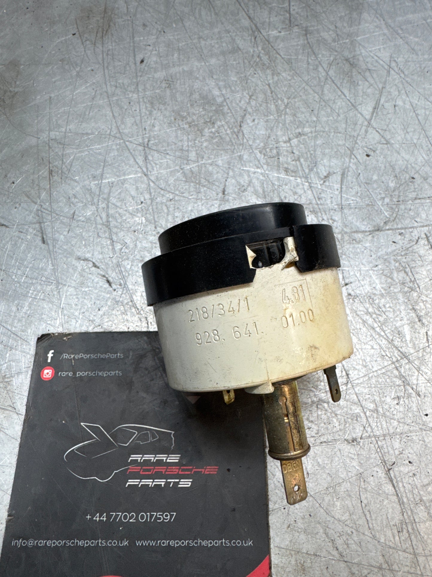 Porsche 928 Dash Center analog clock, used 92864170100